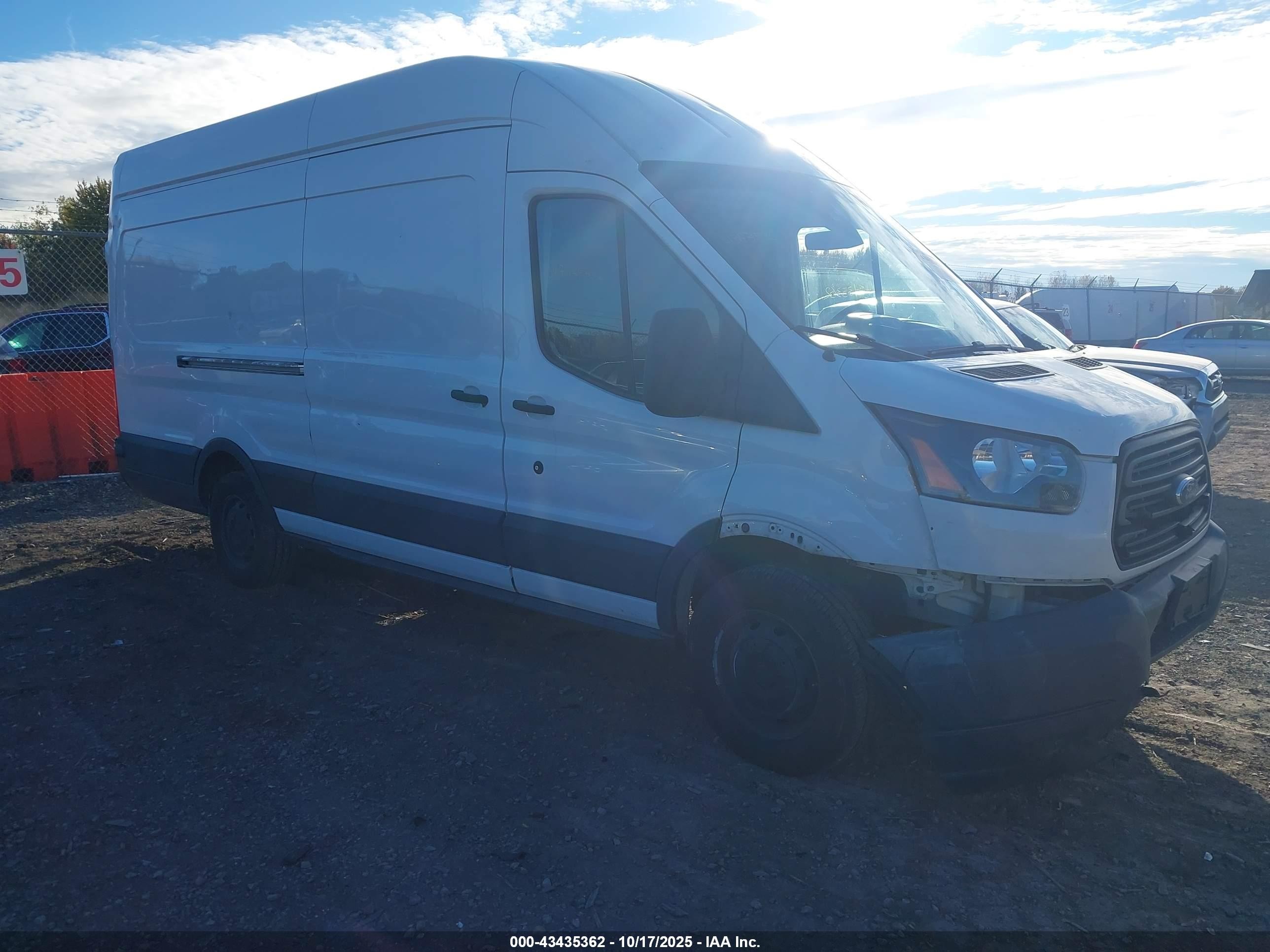 2018 Ford Transit Cargo, VIN 1FTBW3XG5JKA30533 — Front end