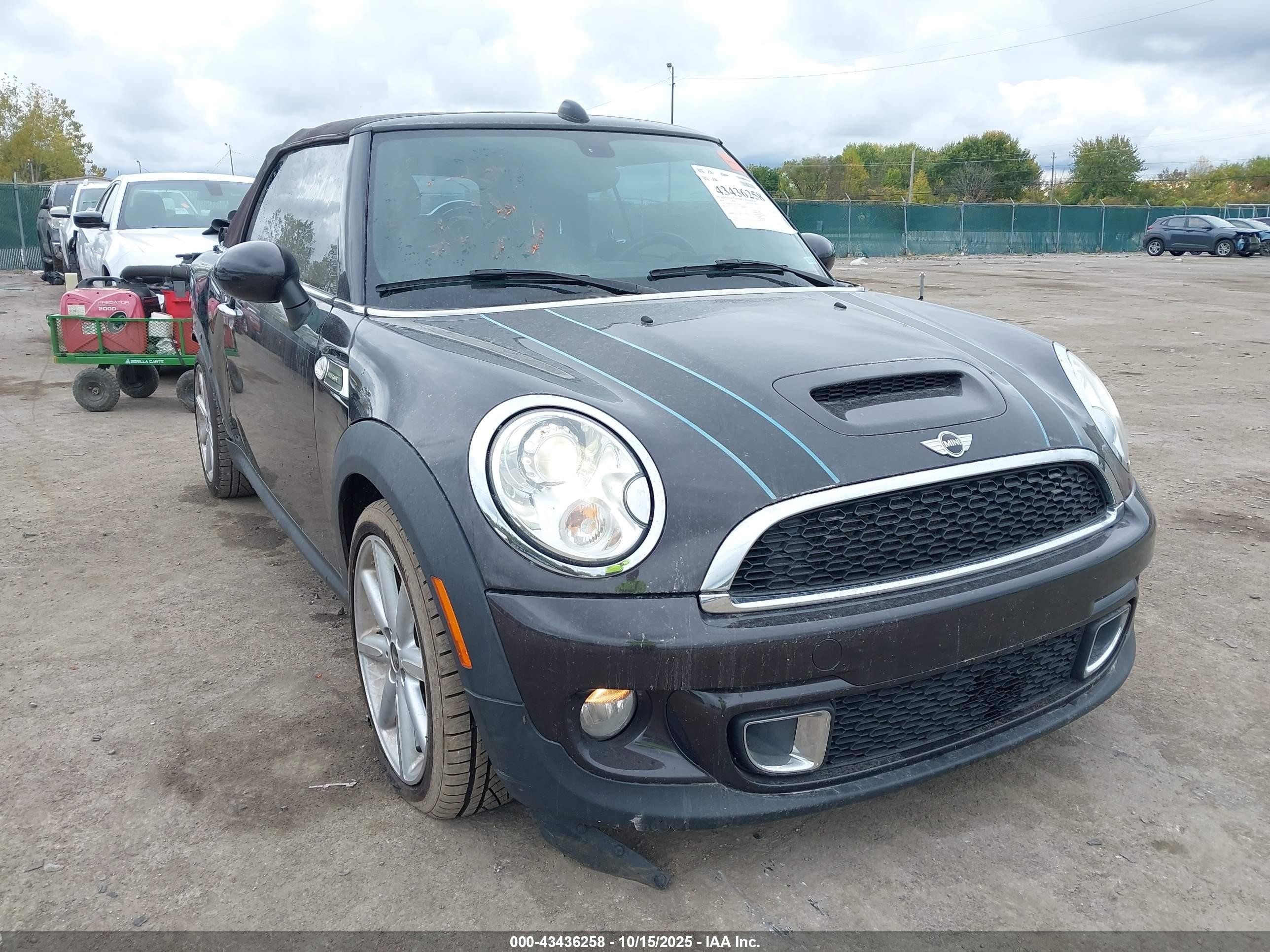 2014 MINI Convertible S, VIN WMWZP3C52ET707048 — Зад