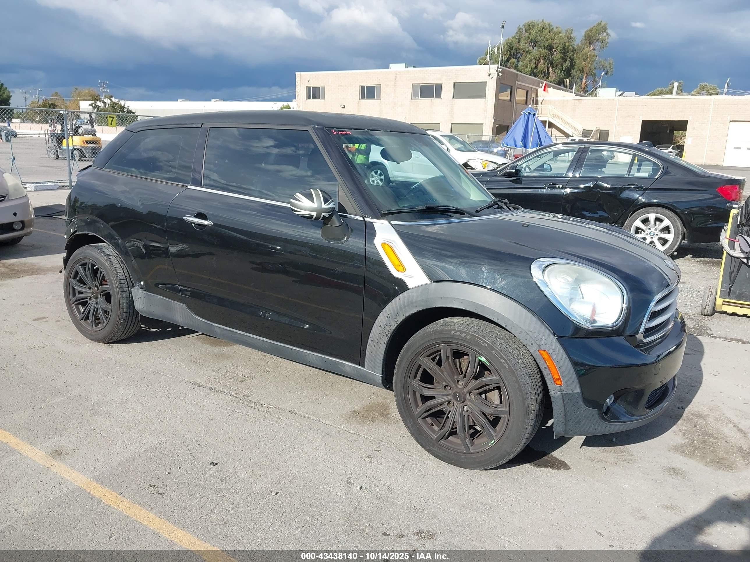 2015 MINI Paceman, VIN WMWSS1C54FWN94871 — Rear end