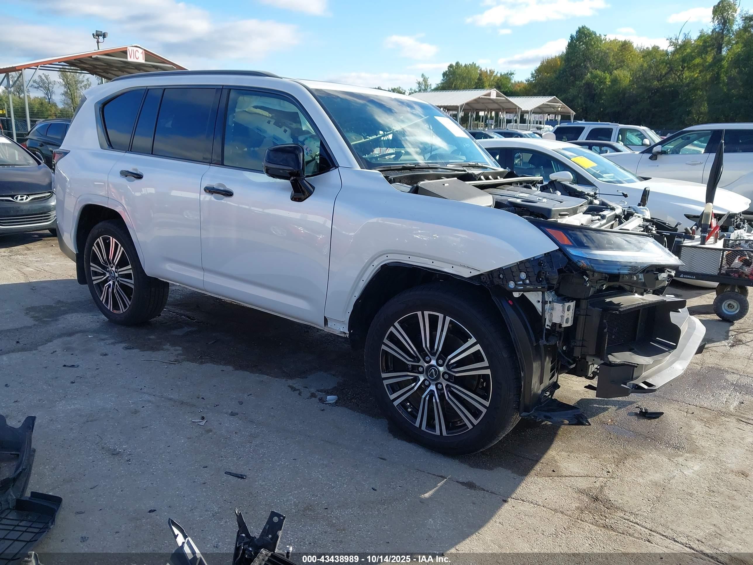 2023 Lexus LX 600 Luxury, VIN JTJGB7CXXP4031251 — Front end