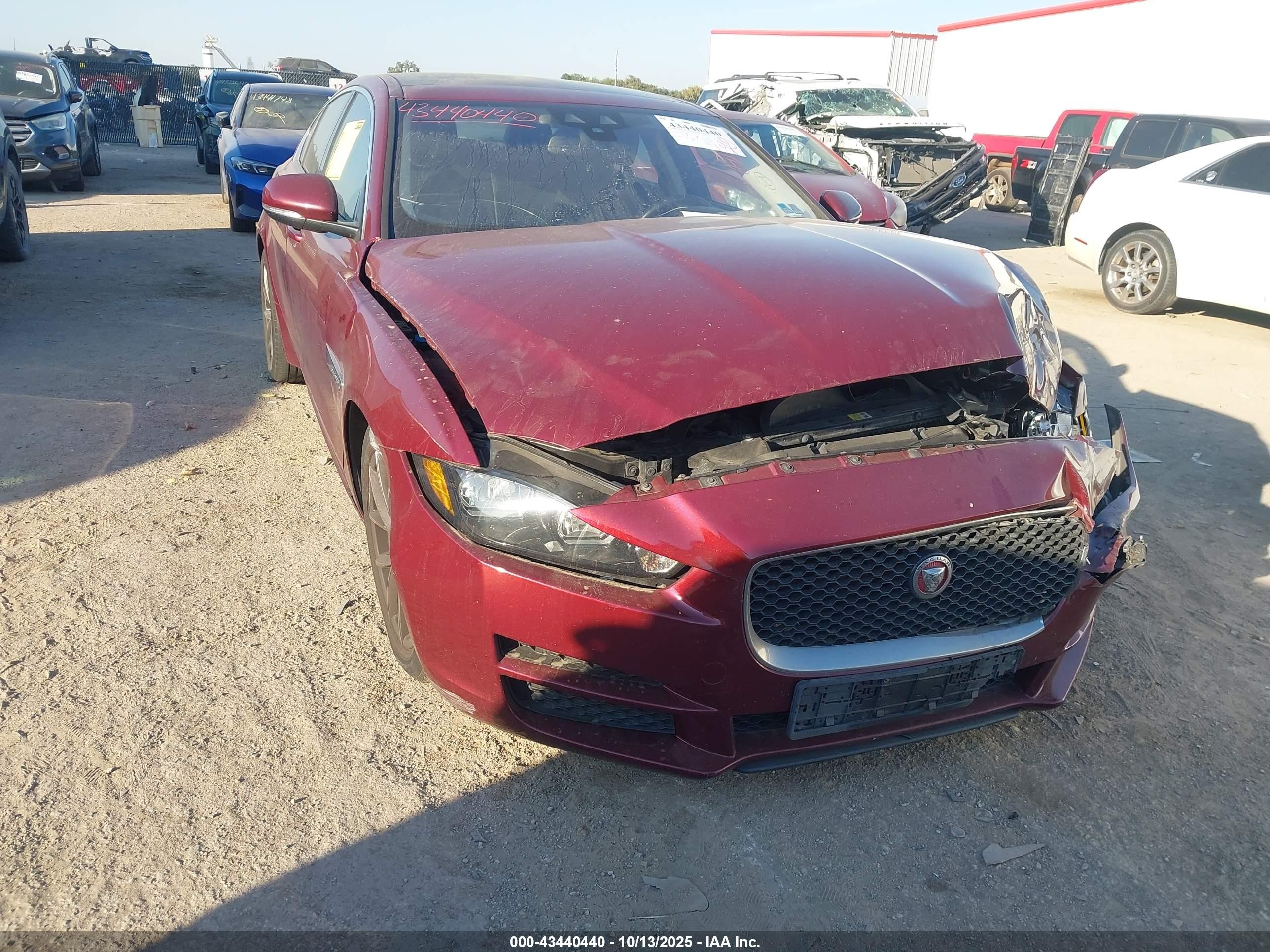 2017 Jaguar XE 20d, VIN SAJAR4BN2HA968490 — Front end
