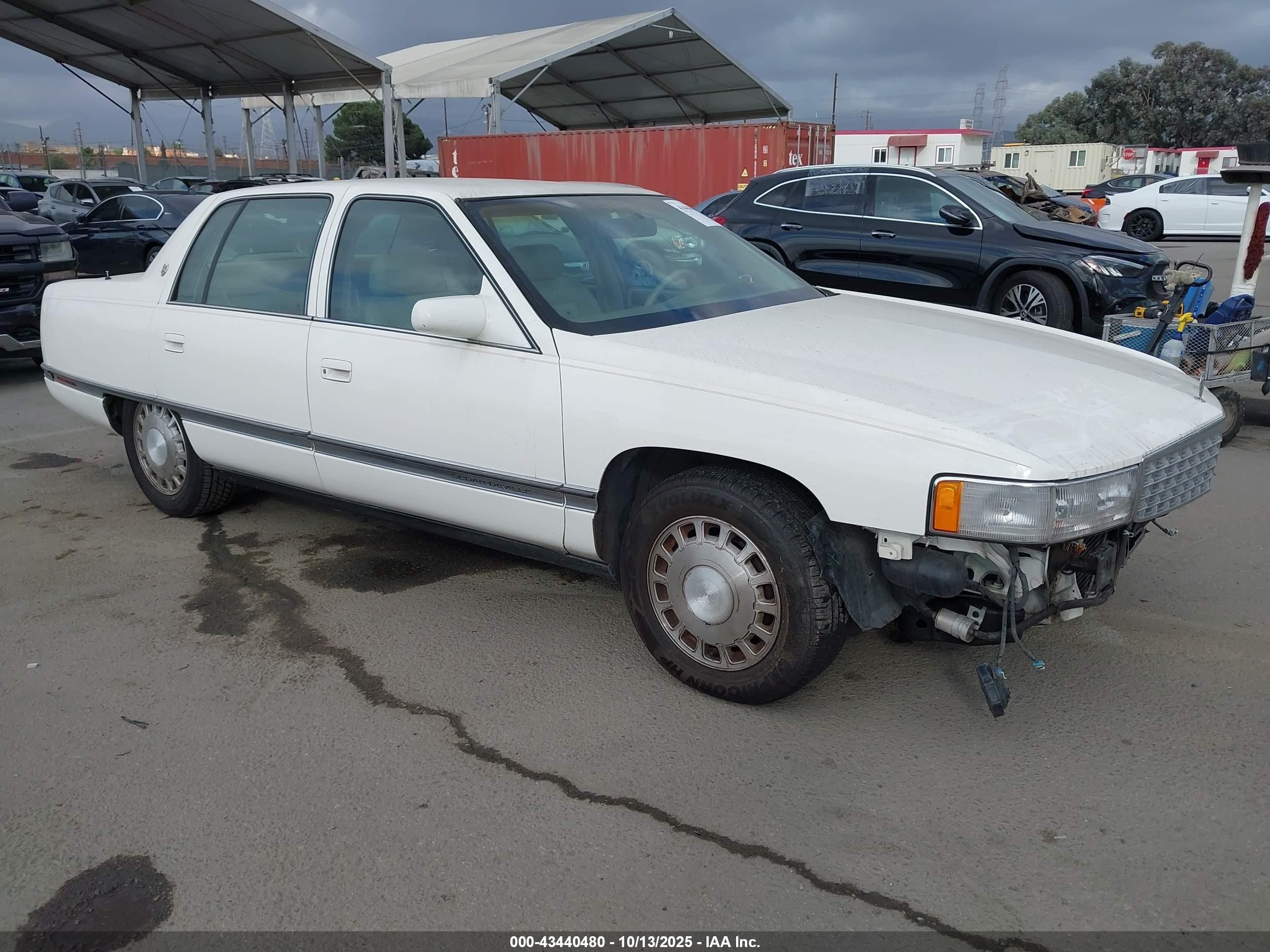 1996 Cadillac DeVille, VIN 1G6KD52Y2TU205218 — Front end