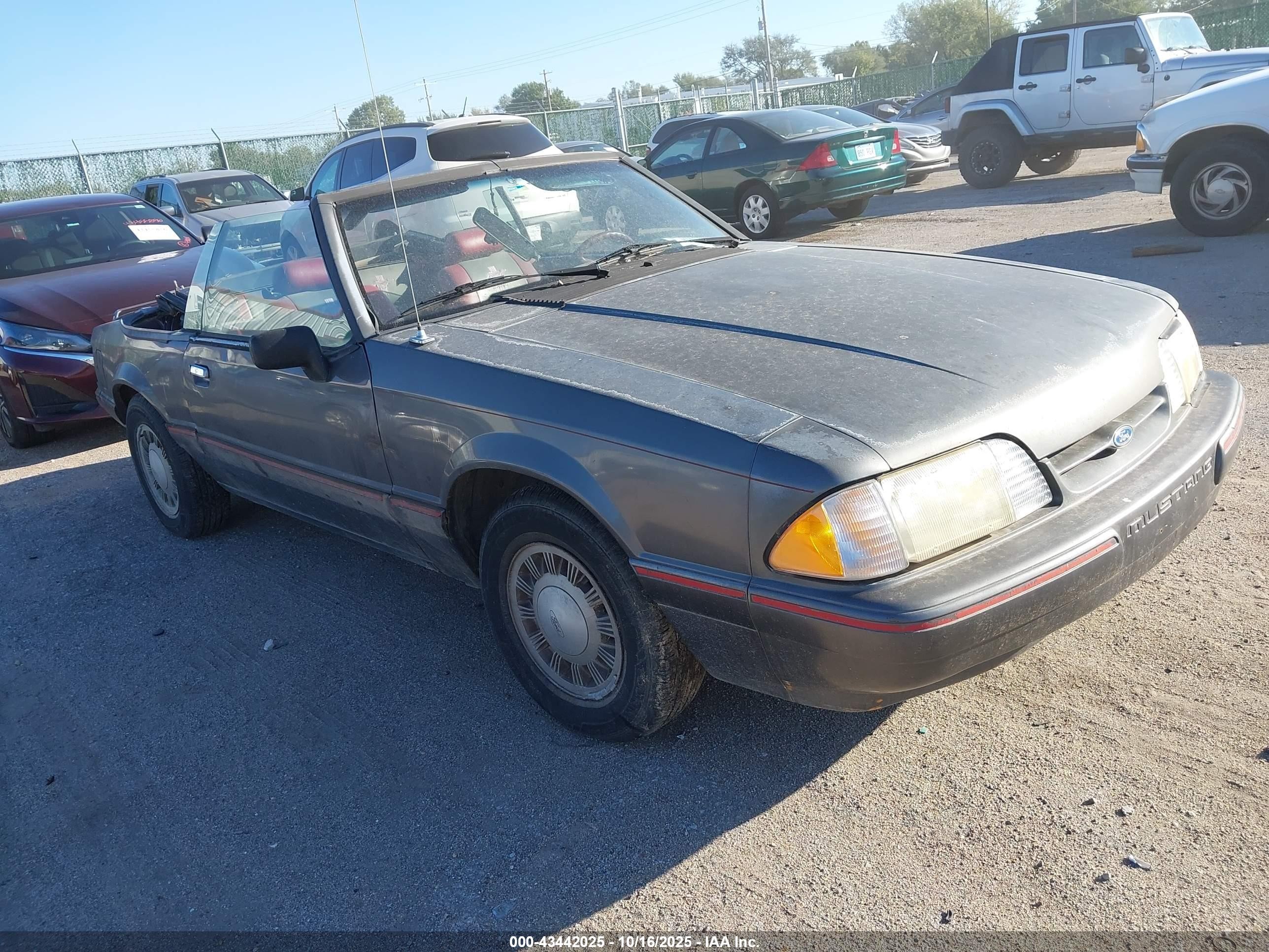 1992 Ford Mustang LX, VIN 1FACP44M7NF124094 — Side