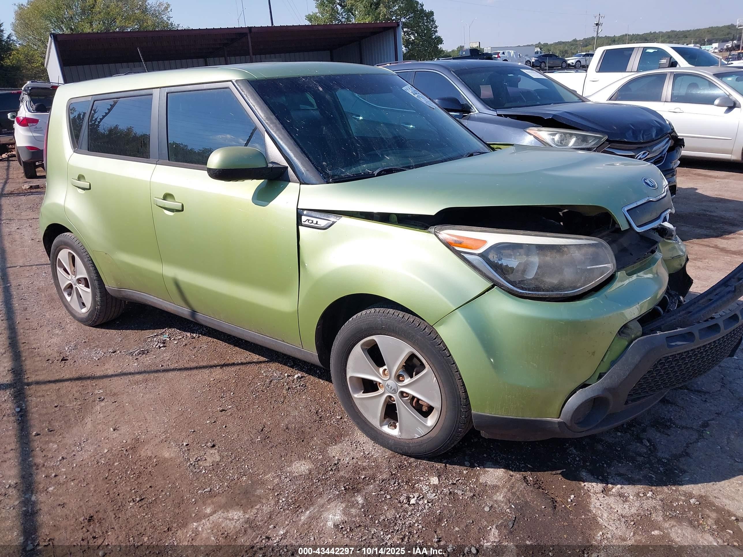 2015 Kia Soul, VIN KNDJN2A28F7816763 — Front end