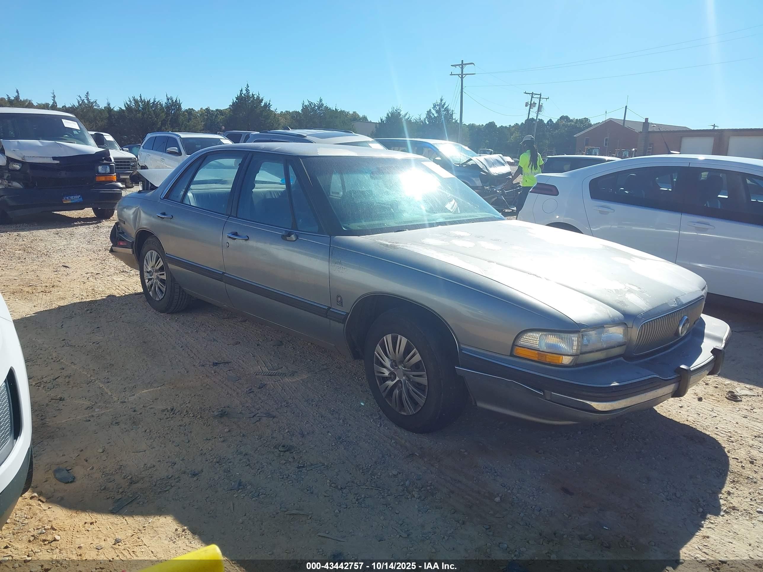 1993 Buick LeSabre 90th Anniversary Edition, VIN 1G4HP53L9PH486204 — Зад