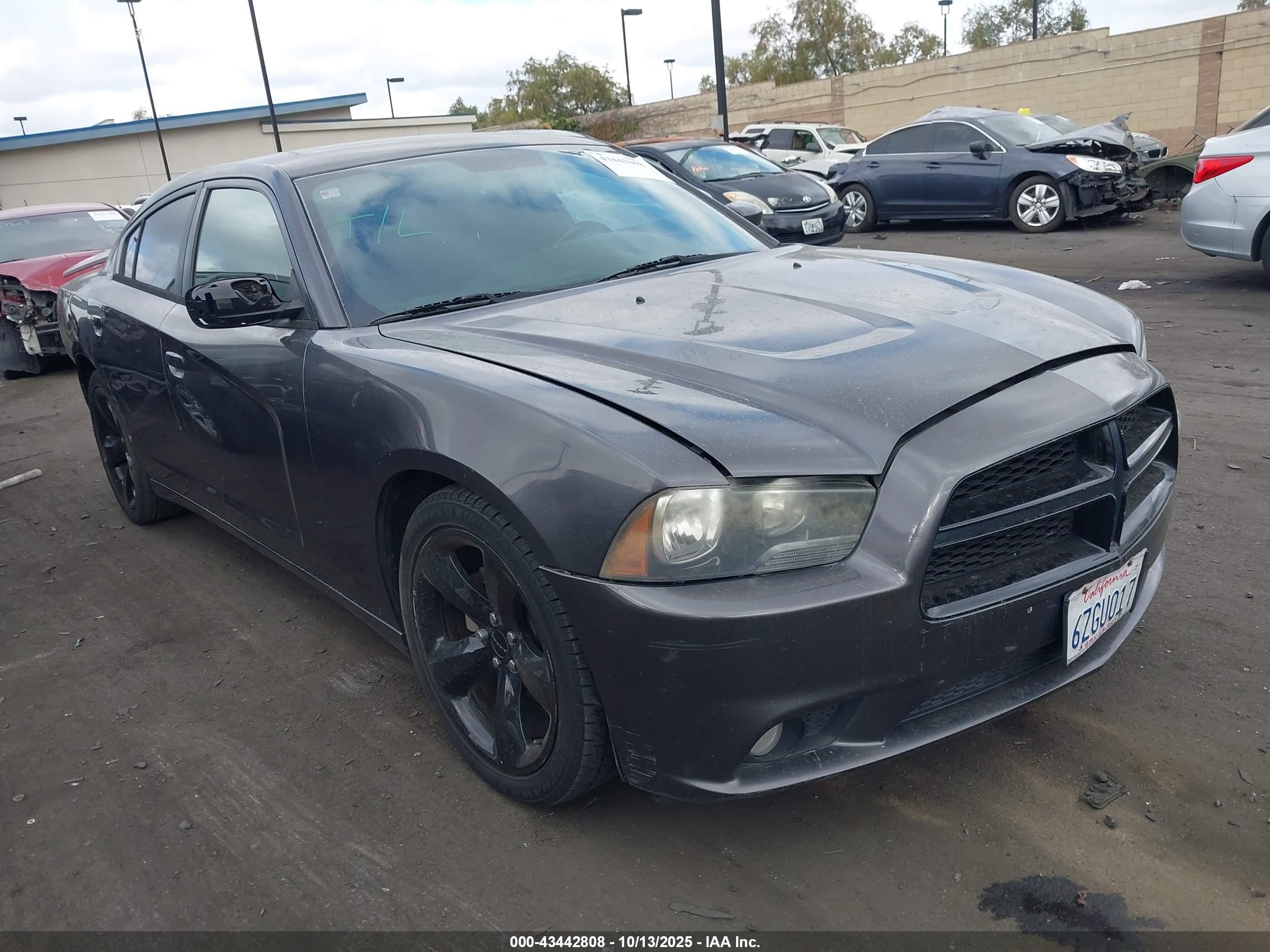 2013 Dodge Charger SXT, VIN 2C3CDXHG4DH604667 — Rear end