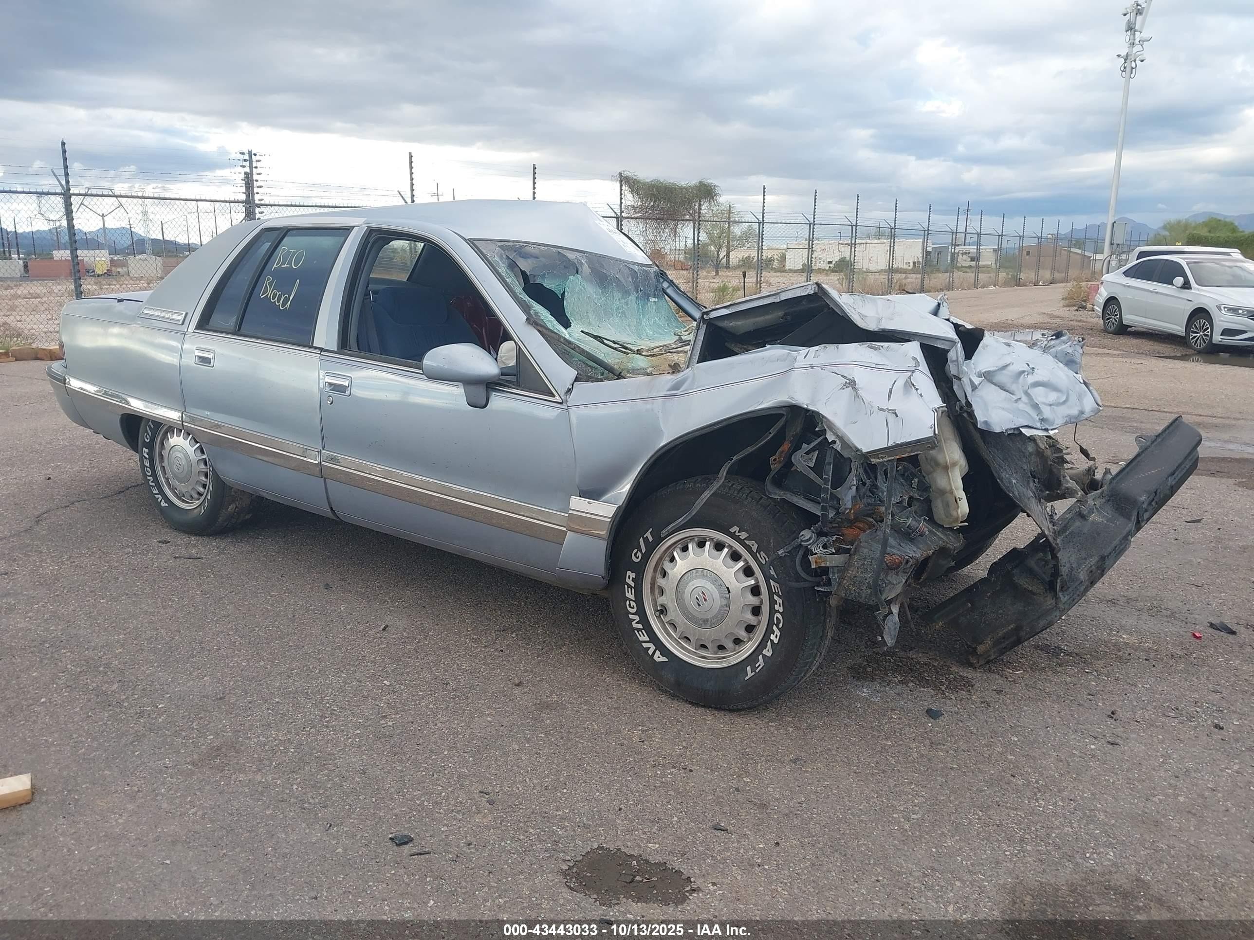 1994 Buick Roadmaster, VIN 1G4BN52P8RR419882 — Front end