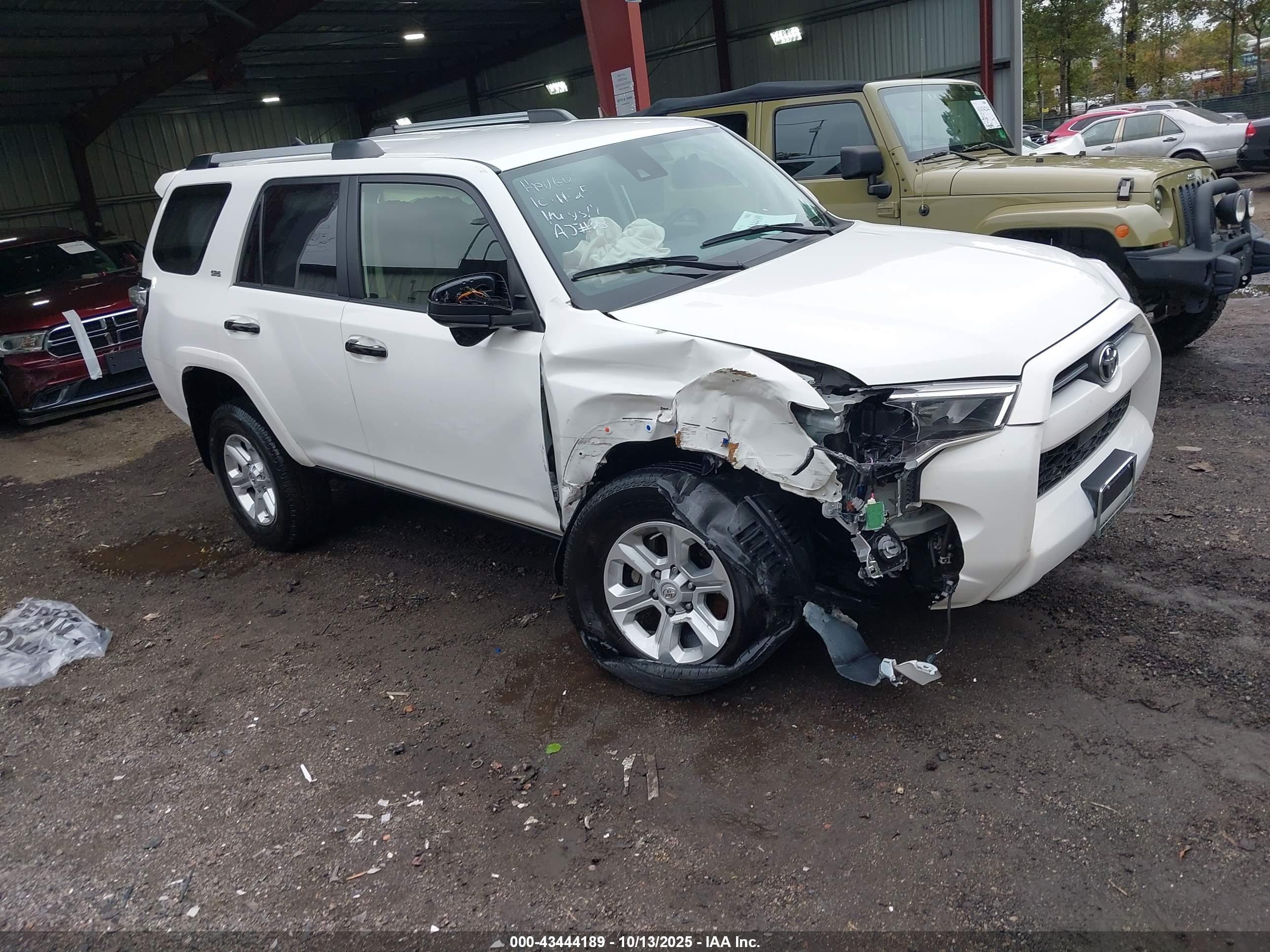 2023 Toyota 4Runner SR5, VIN JTEEU5JR6P5297806 — Front end