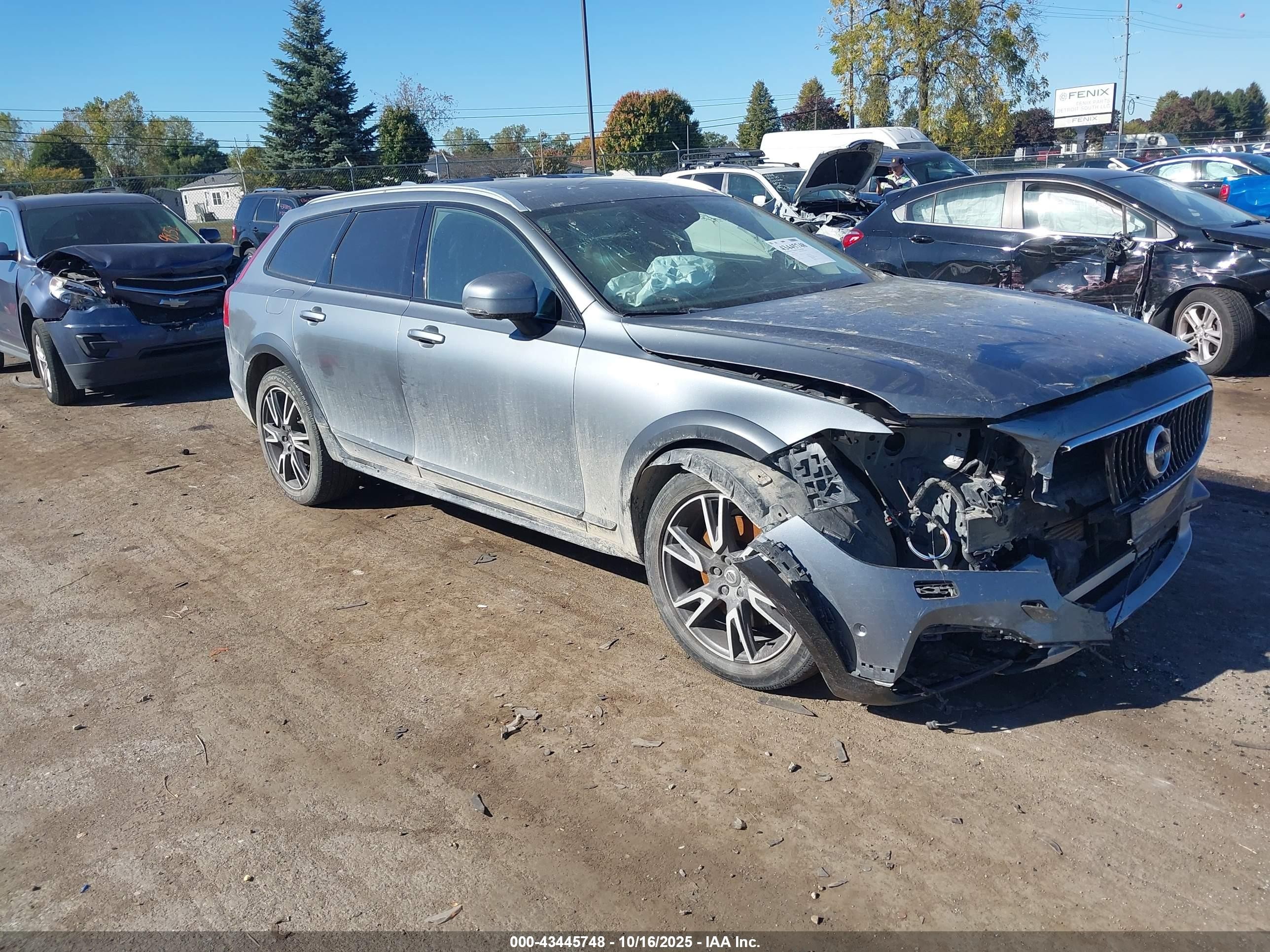 2017 Volvo V90, VIN YV4A22NL3H1001577 — Перед