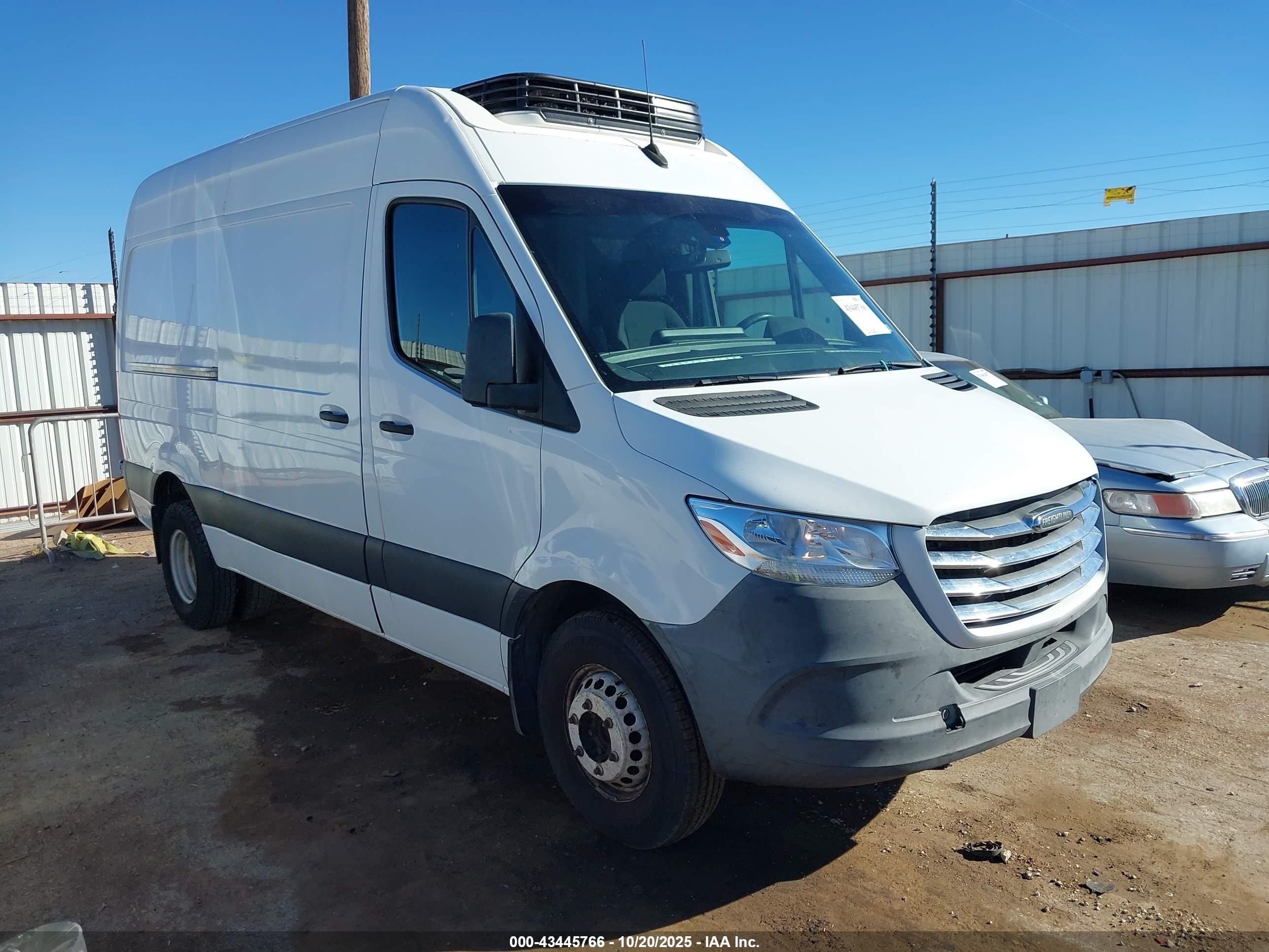 2019 Freightliner Sprinter, VIN WDRPF0CDXKT003470 — Side