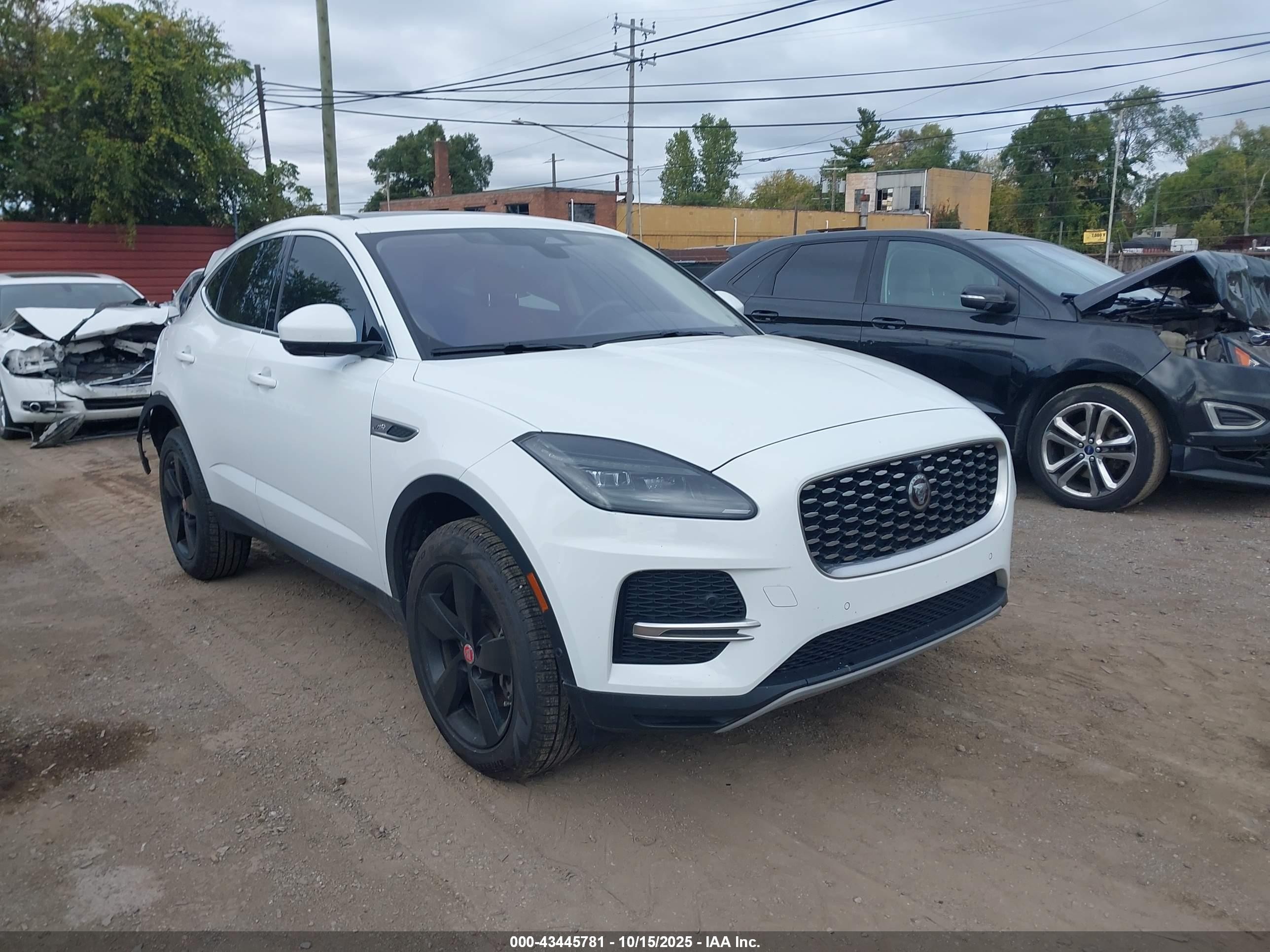 2021 Jaguar E-Pace SE, VIN SADFP2FX9M1020984 — Зад