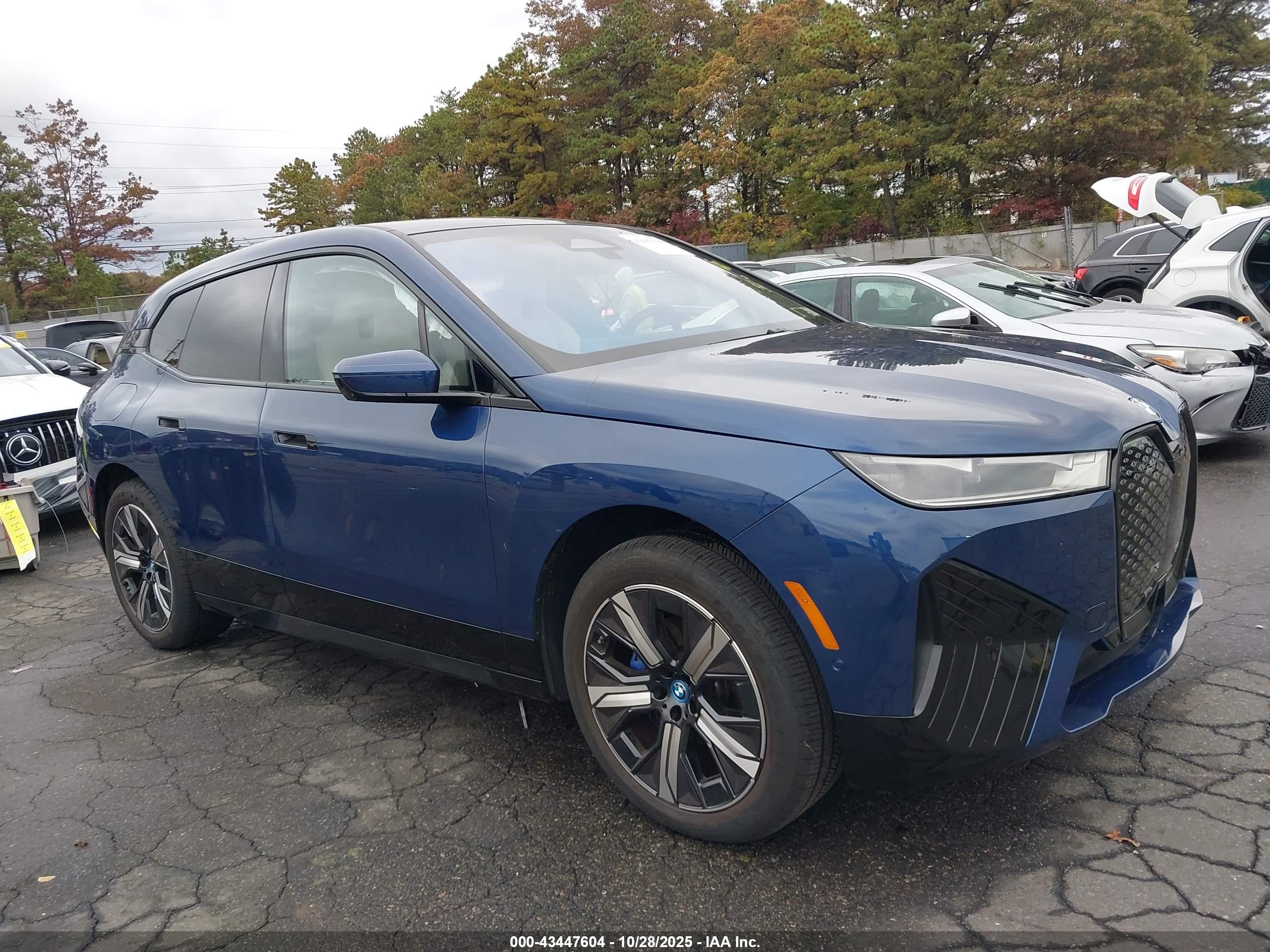 2025 BMW iX xDrive50, VIN WB523CF03SCU67273 — Side