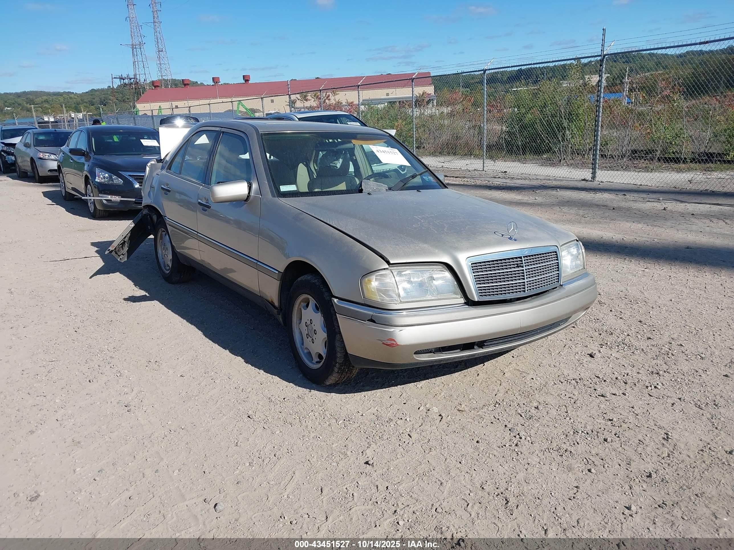 1994 Mercedes-Benz C 2.8L, VIN WDBHA28E9RF019120 — Rear end
