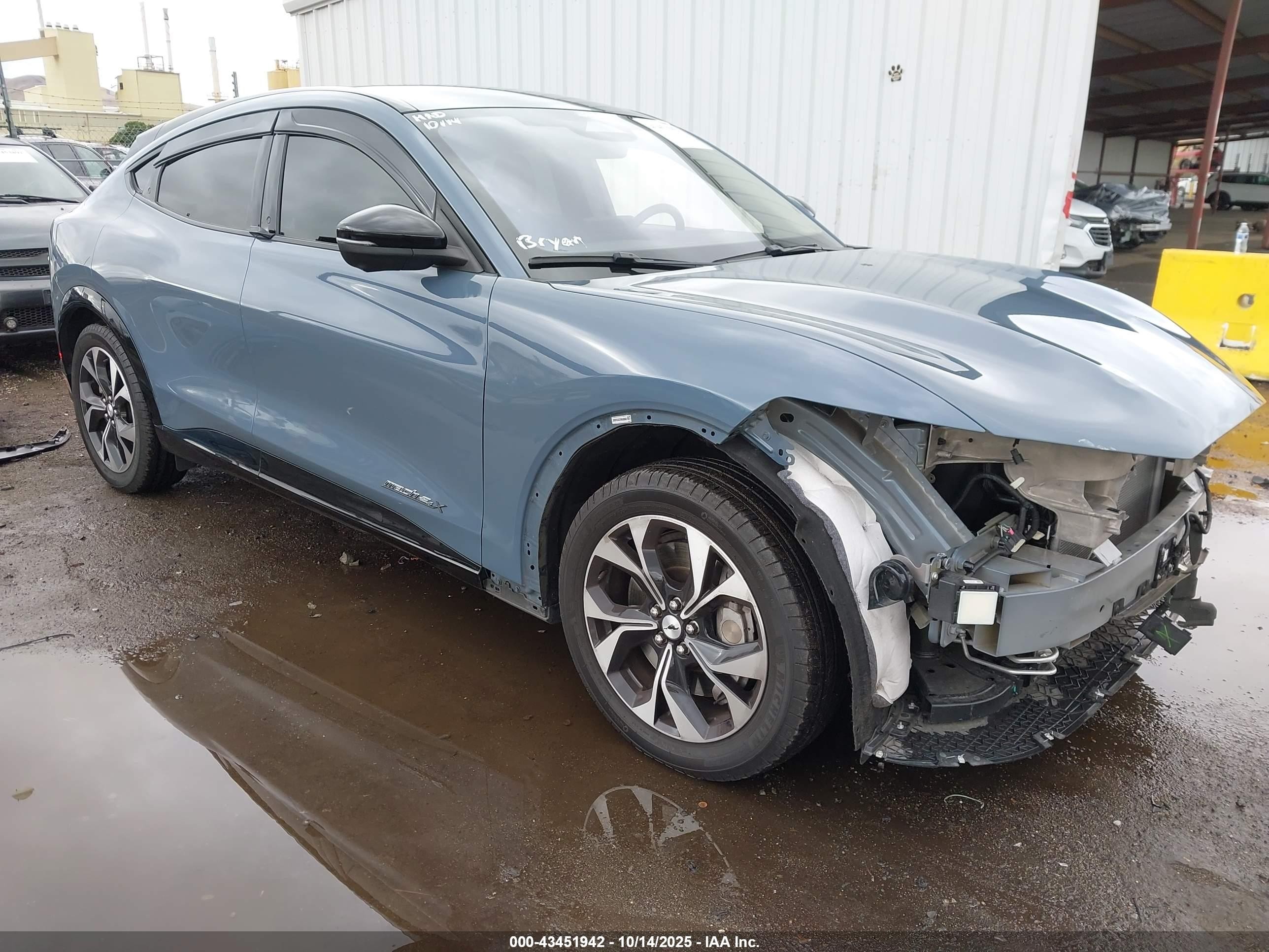 2023 Ford Mustang Mach-E Premium, VIN 3FMTK3SU1PMA88665 — Front end
