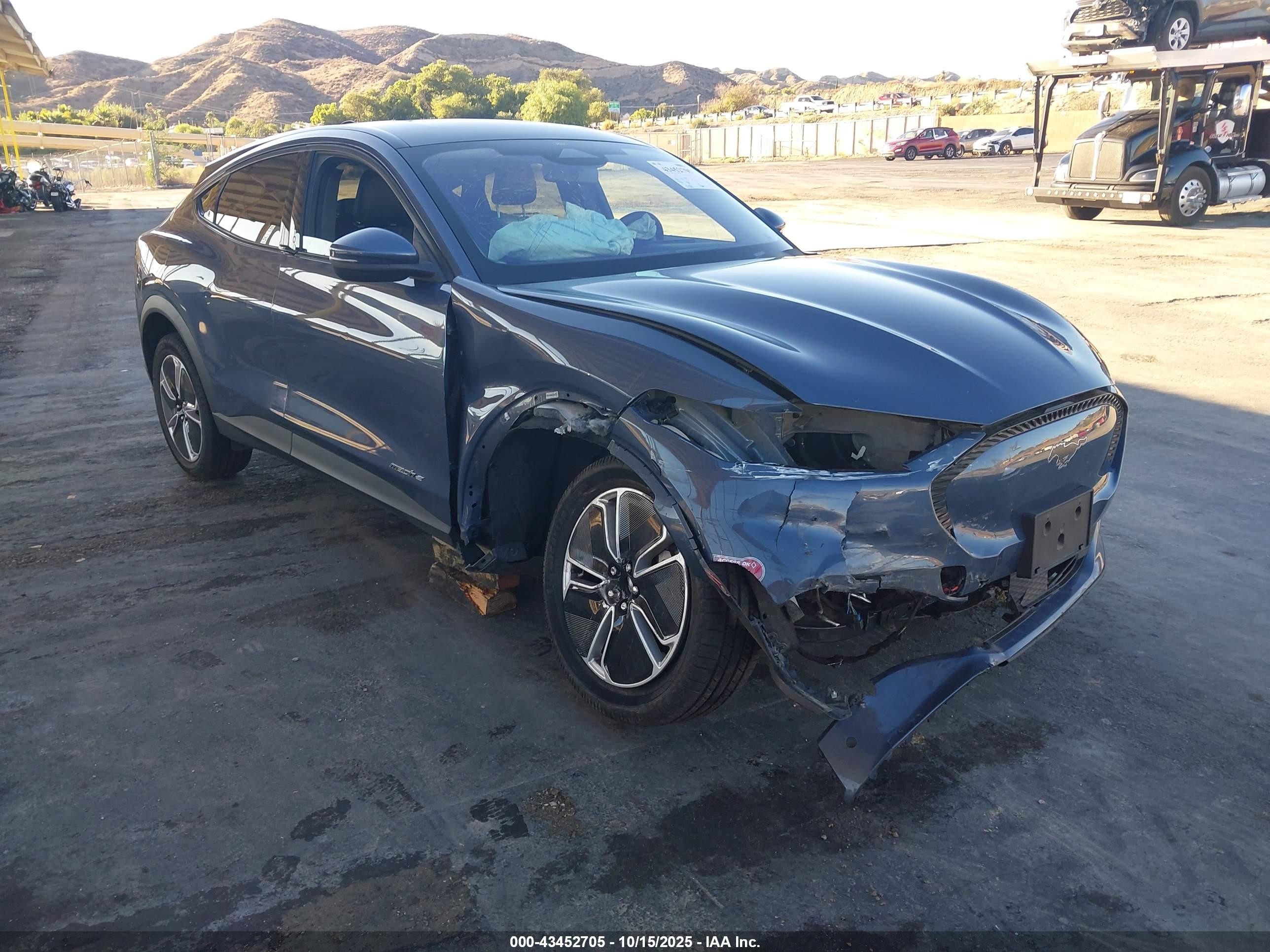 2021 Ford Mustang Mach-E Select, VIN 3FMTK1RM9MMA18983 — Front end
