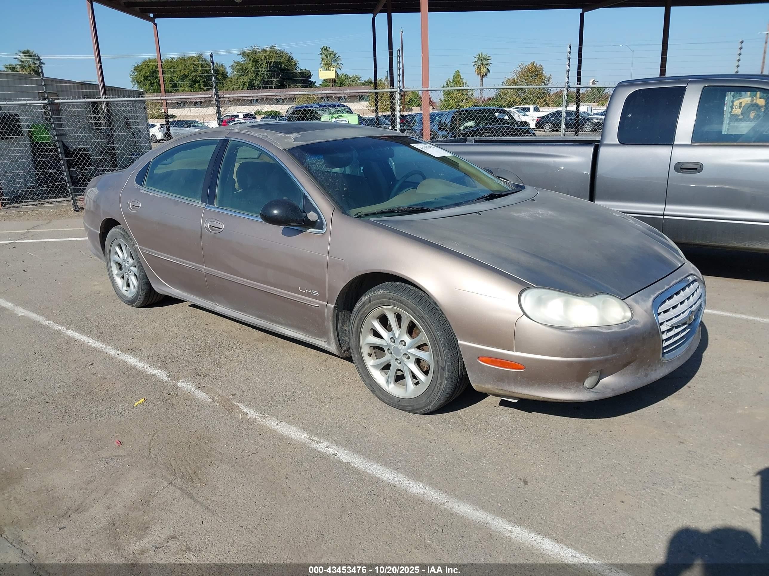 2000 Chrysler LHS, VIN 2C3HC56G8YH405109 — Бок
