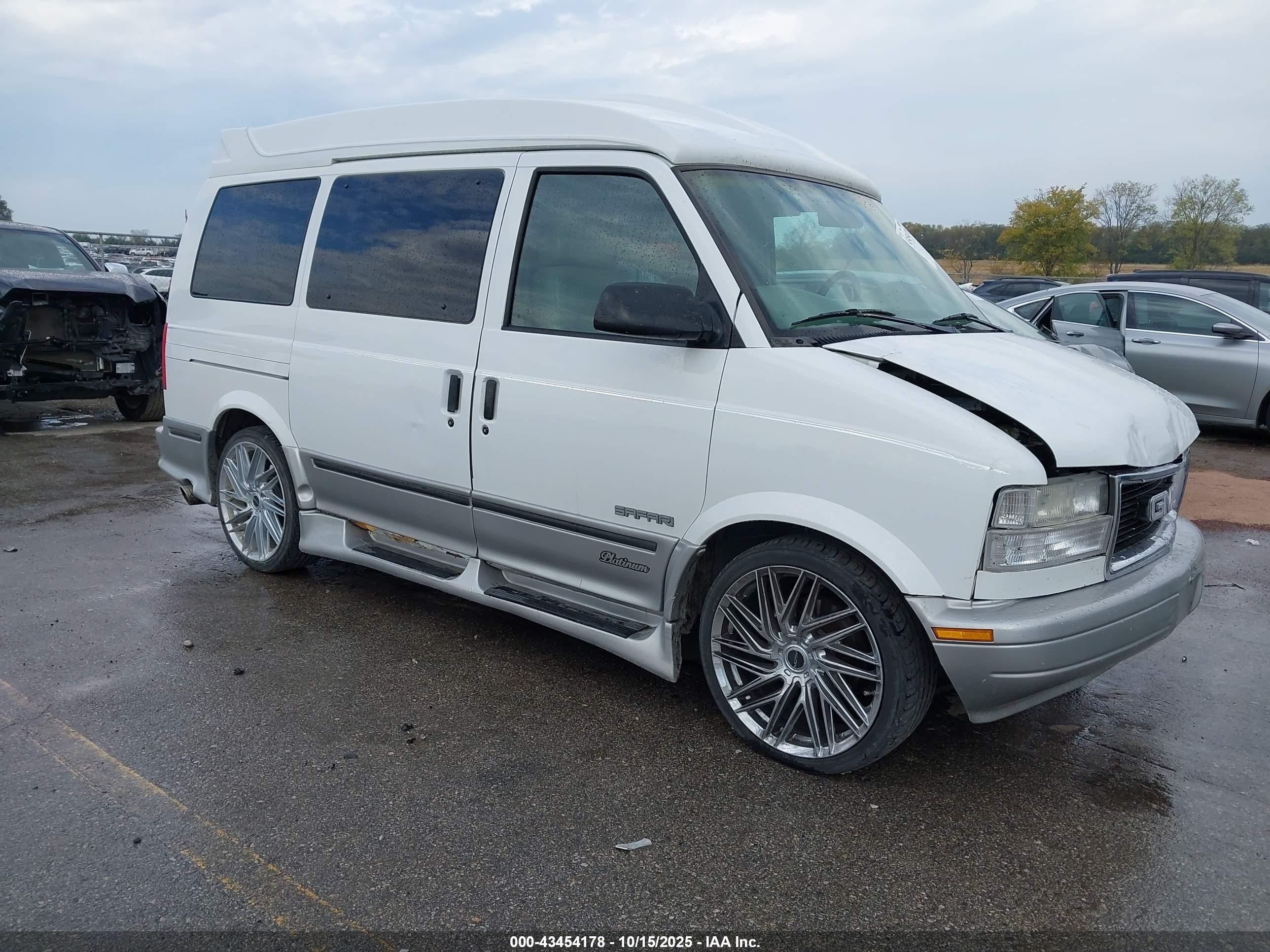 1998 GMC Safari Cargo YF7, VIN 1GDDM19W9WB522914 — All over