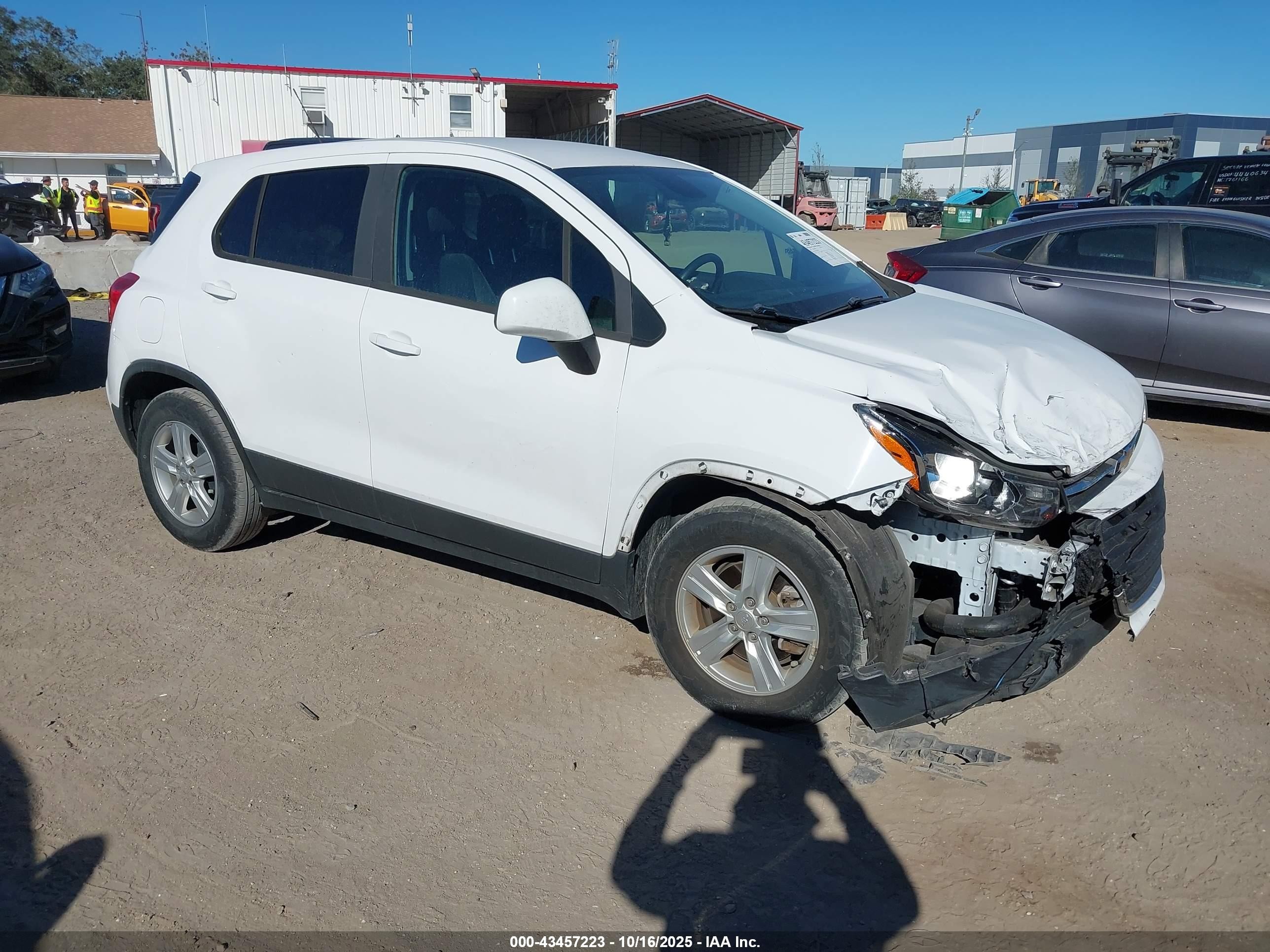 2020 Chevrolet Trax LS, VIN 3GNCJKSBXLL108211 — Front end