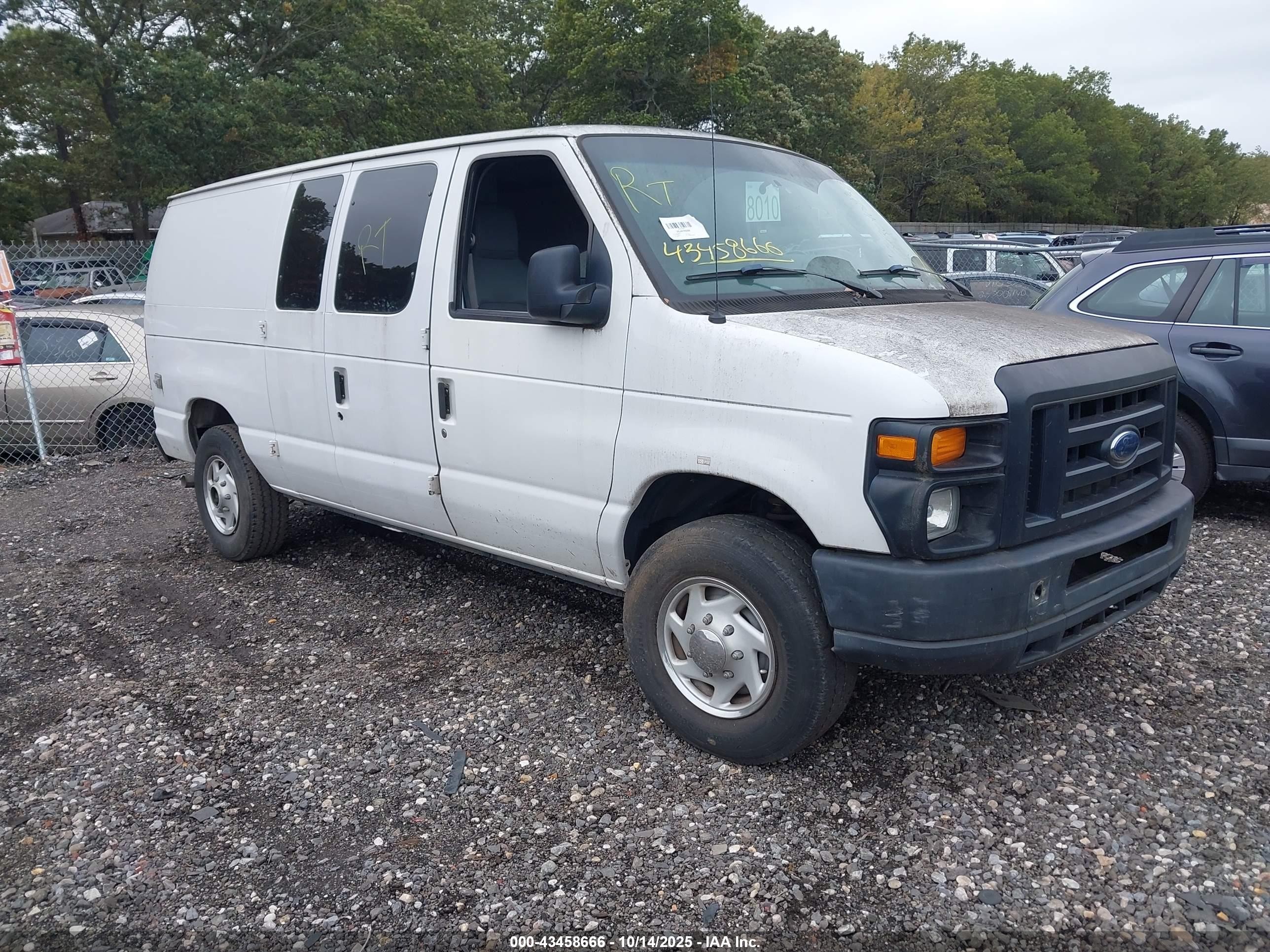 2010 Ford Econoline Cargo Commercial, VIN 1FTNE2EL2ADA60216 — Side