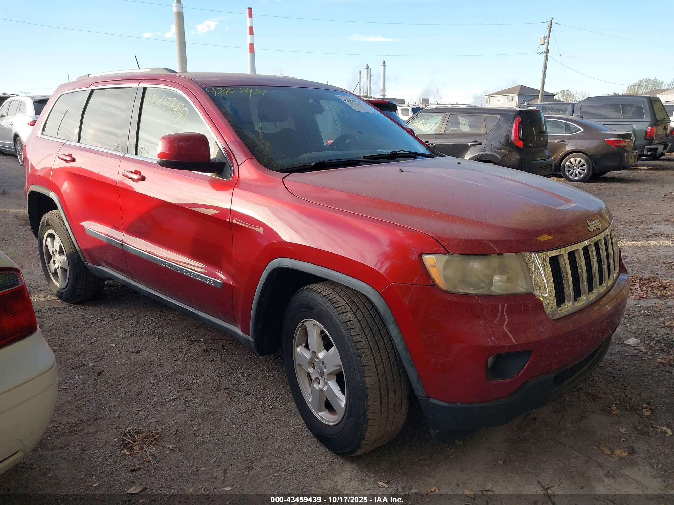 2011 Jeep Grand Cherokee Laredo, VIN 1J4RR4GG6BC506659 — Front end