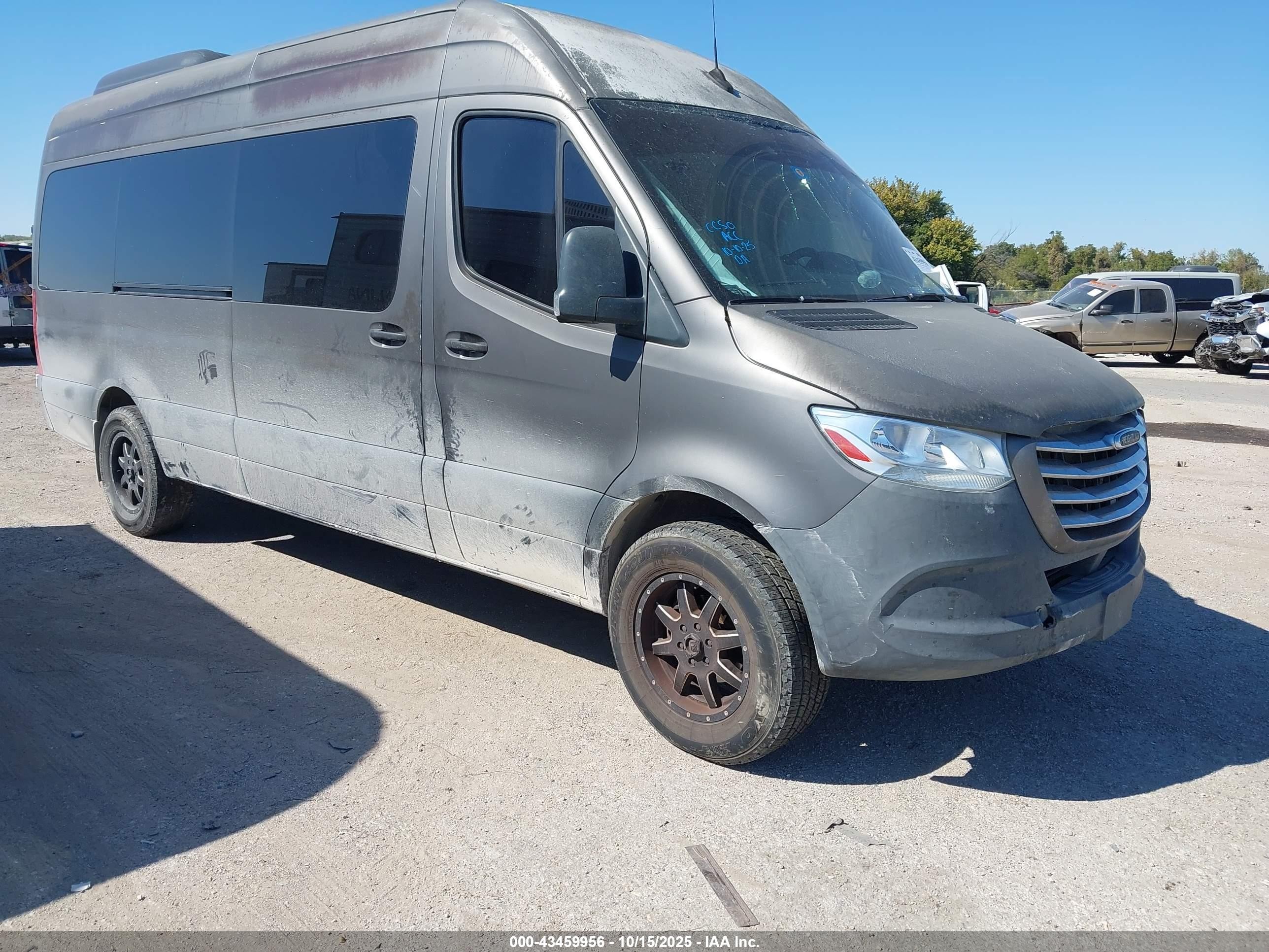 2019 Freightliner Sprinter, VIN WCDPF1CD1KT002037 — Side