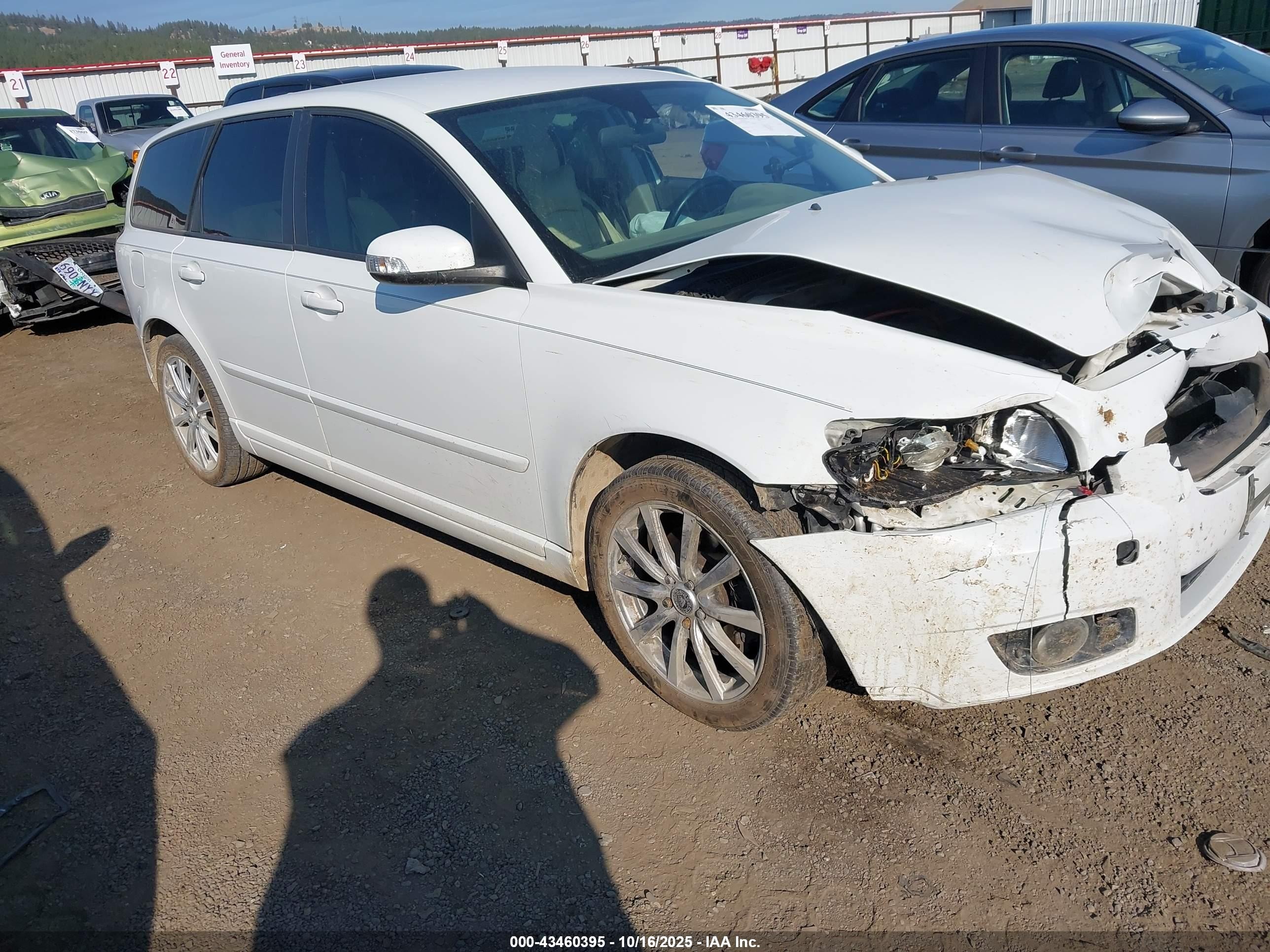 2011 Volvo V50, VIN YV1672MW6B2614407 — Front end