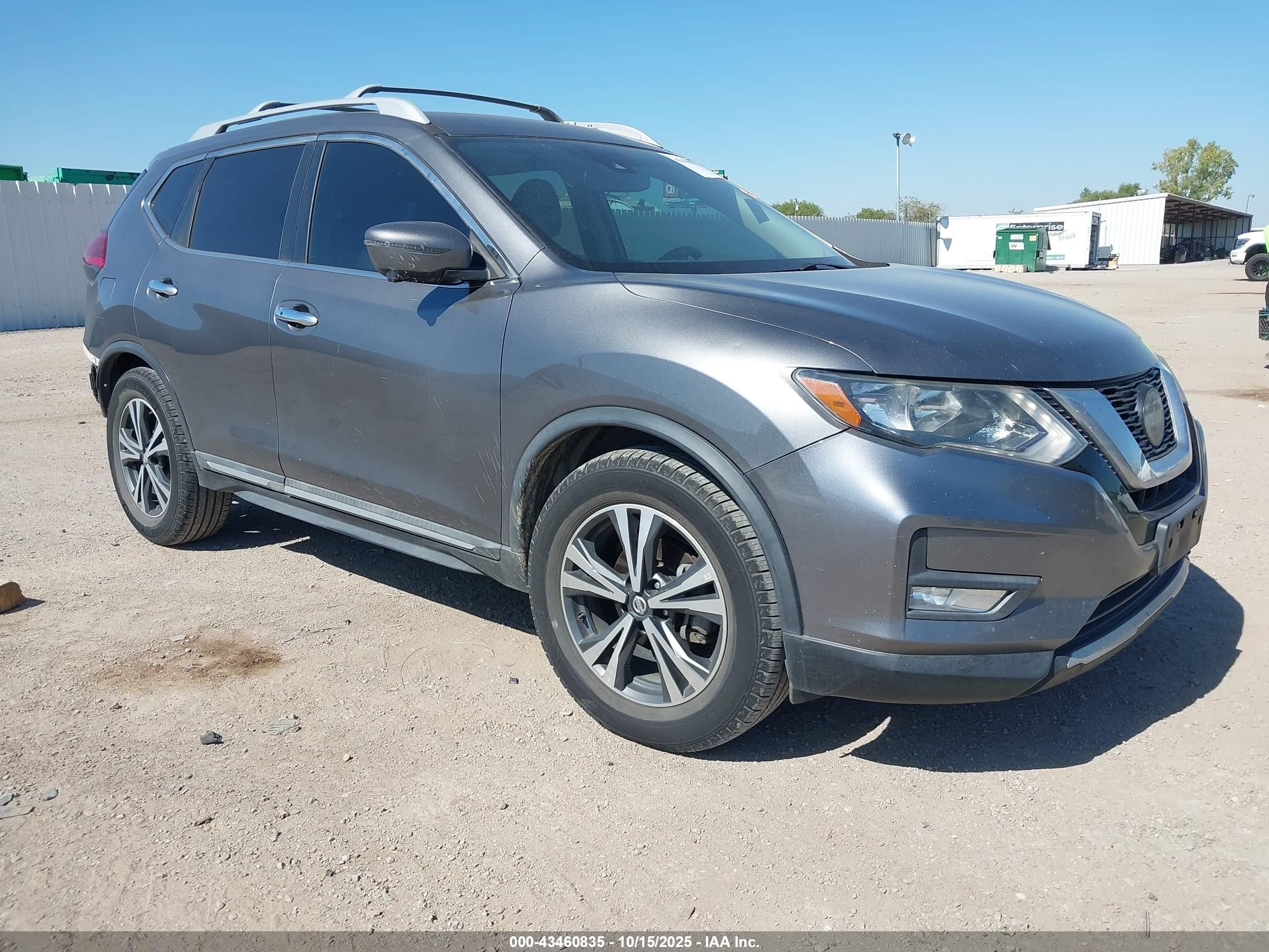 2018 Nissan Rogue SV, VIN 5N1AT2MT5JC776101 — Rear end