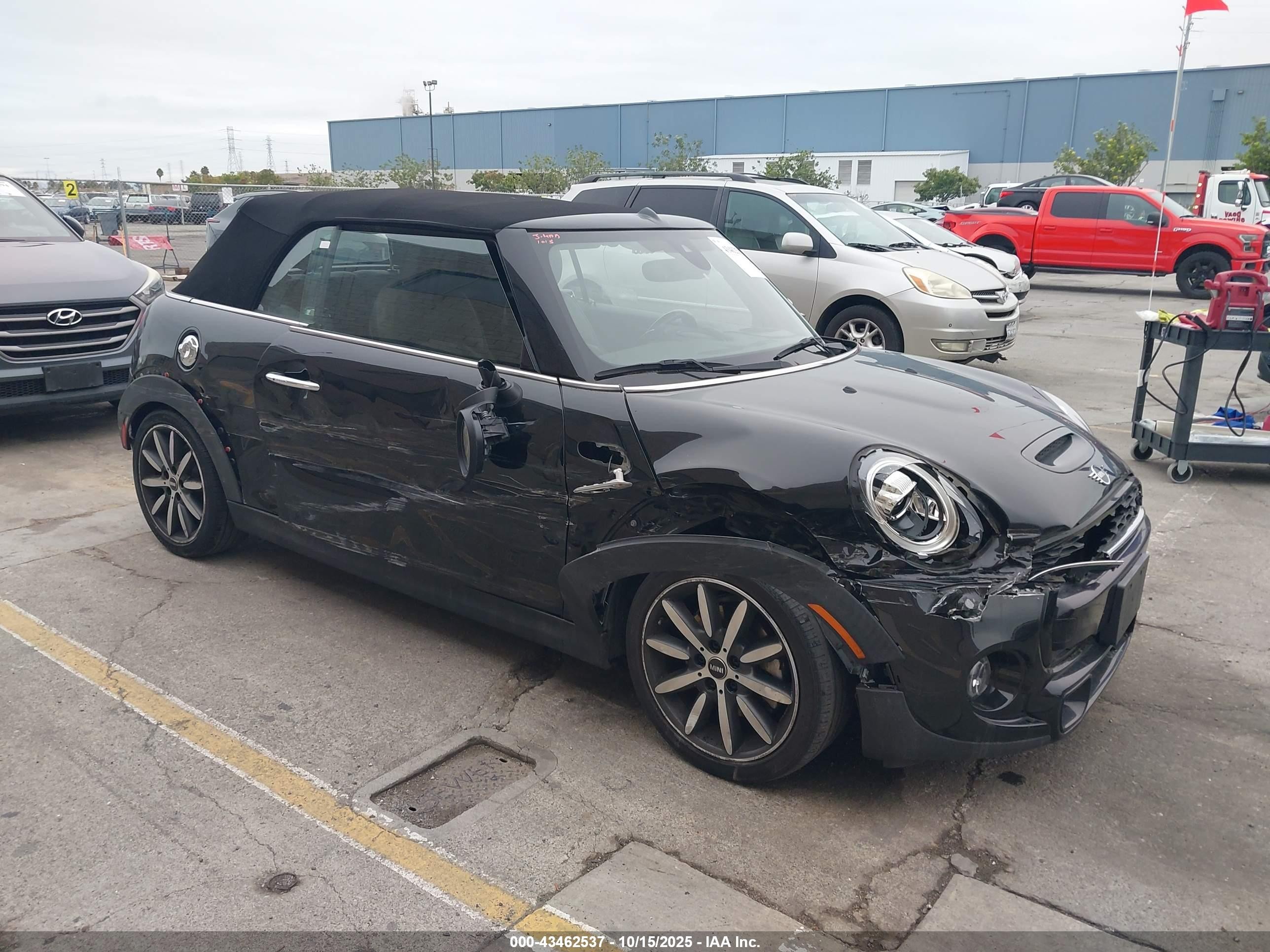 2020 MINI Convertible Cooper S, VIN WMWWJ5C0XL3L72431 — Бок