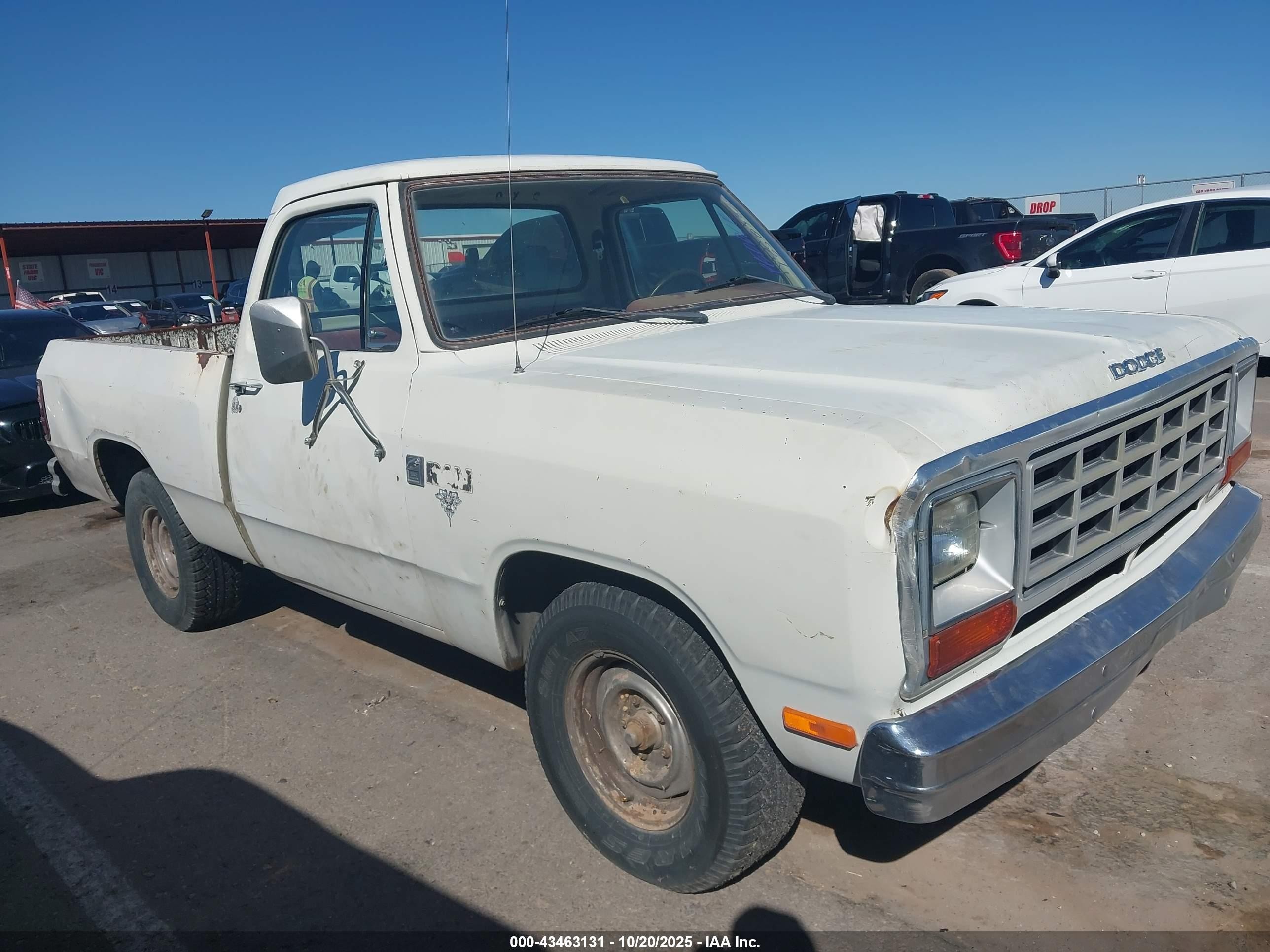 1985 Dodge D Series, VIN 1B7GD14T5FS613600 — Front end