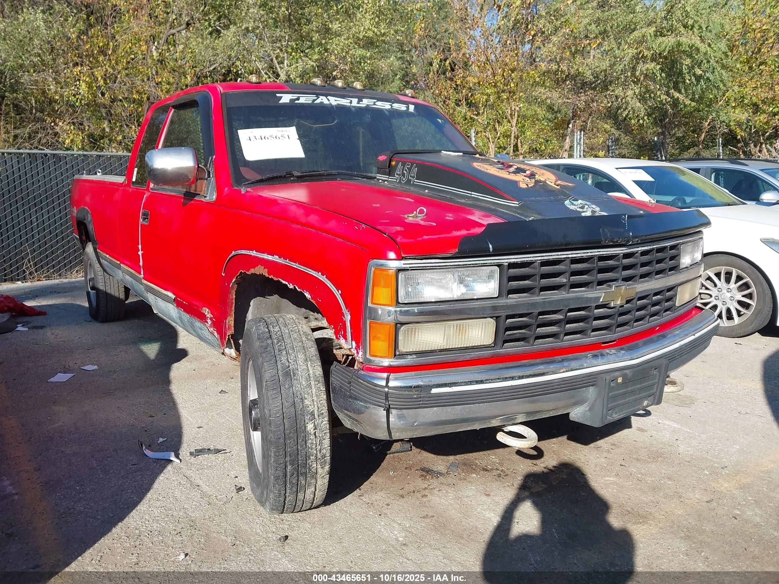 1991 Chevrolet K2500, VIN 2GCGK29N0M1178911 — Front end