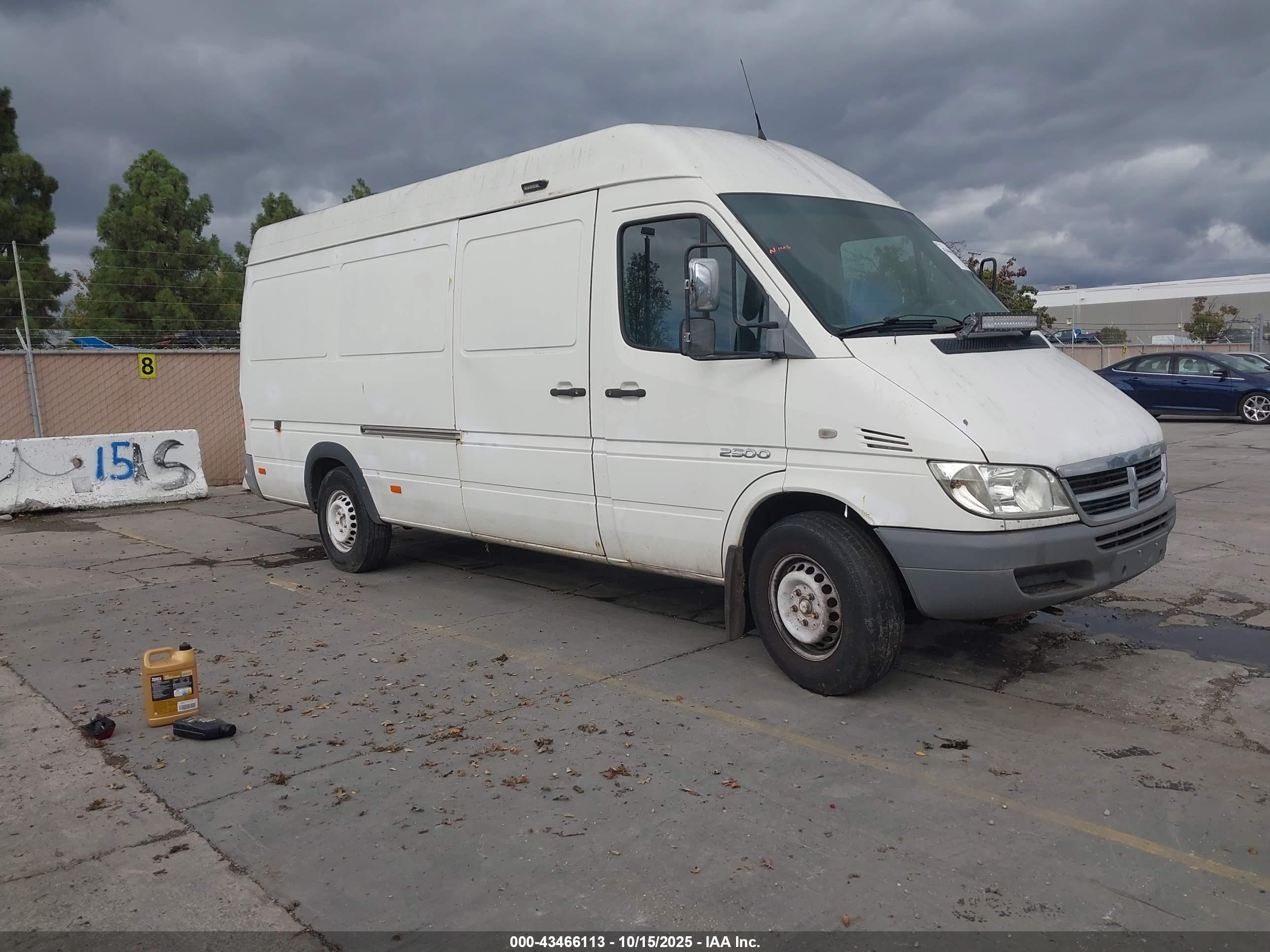 2003 Dodge Sprinter, VIN WD2YD742635554371 — Бок