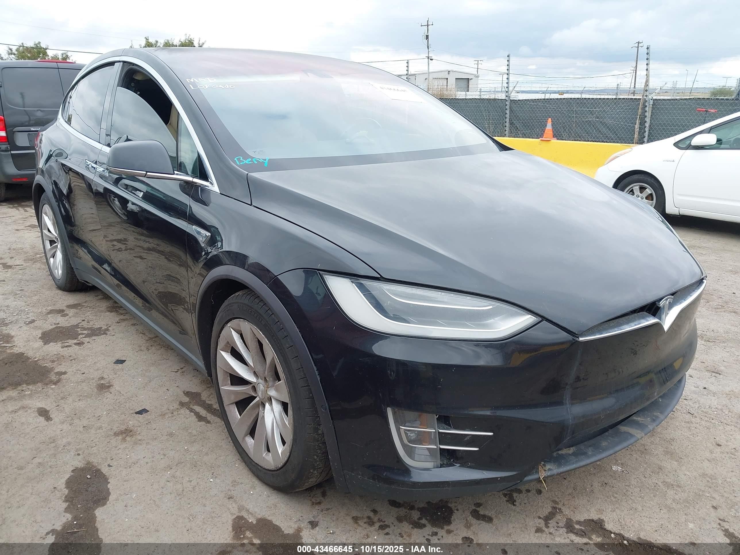 2016 Tesla Model X 70D, VIN 5YJXCAE20GF016555 — Vandalism