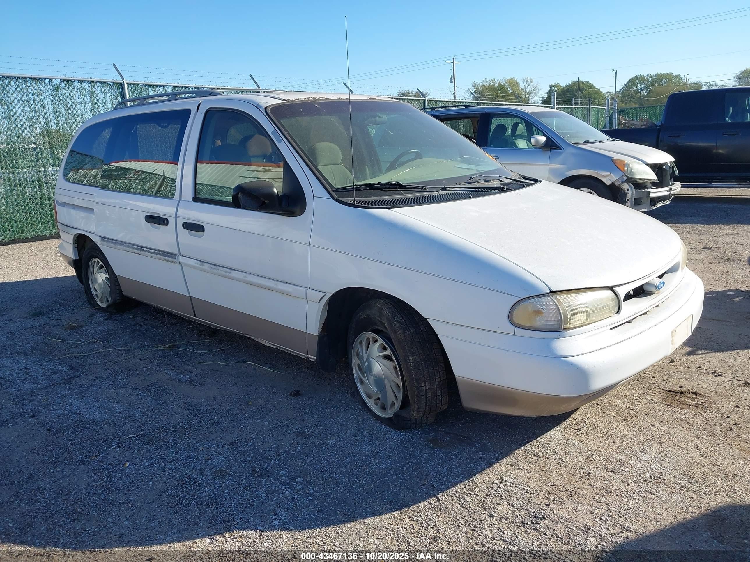 1995 Ford Windstar GL, VIN 2FMDA514XSBB81599 — Rear end
