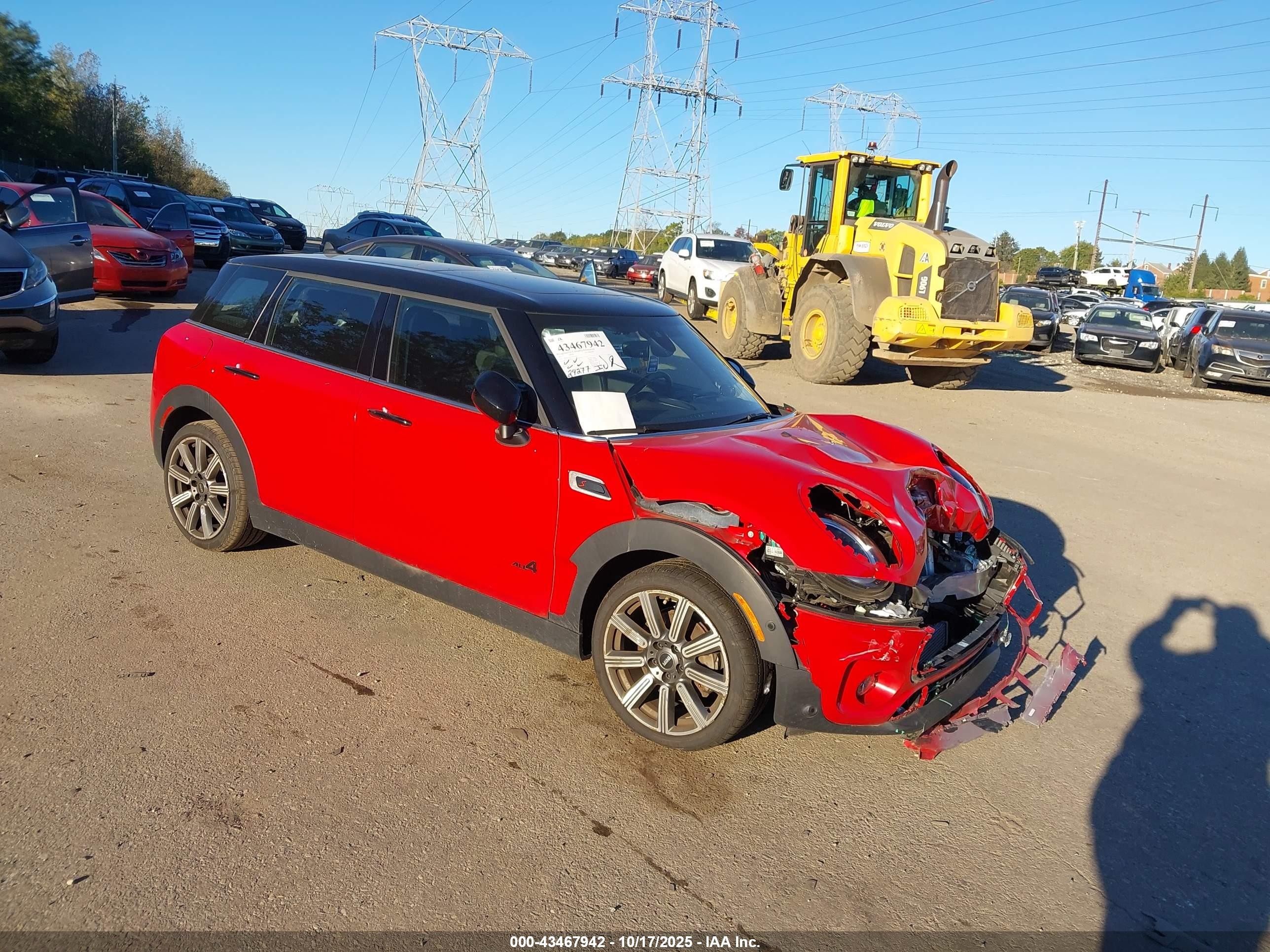 2023 MINI Clubman Cooper S, VIN WMWXJ1C05P2T16003 — Перед