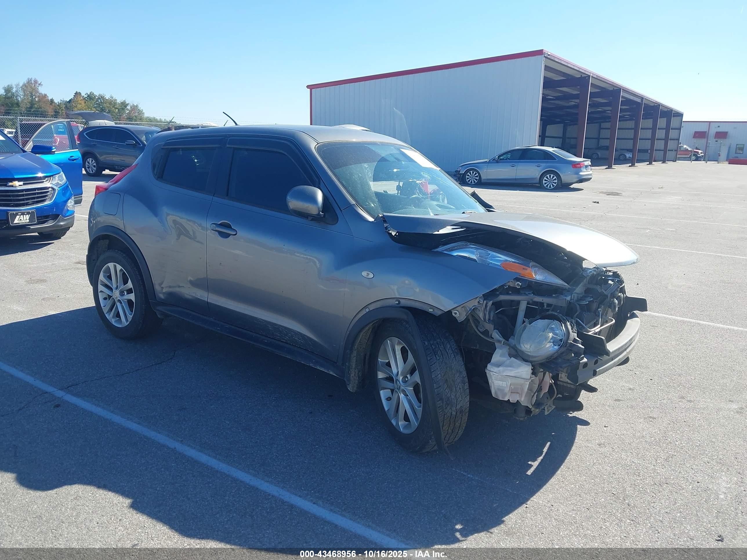 2014 Nissan Juke S, VIN JN8AF5MR7ET361647 — Front end
