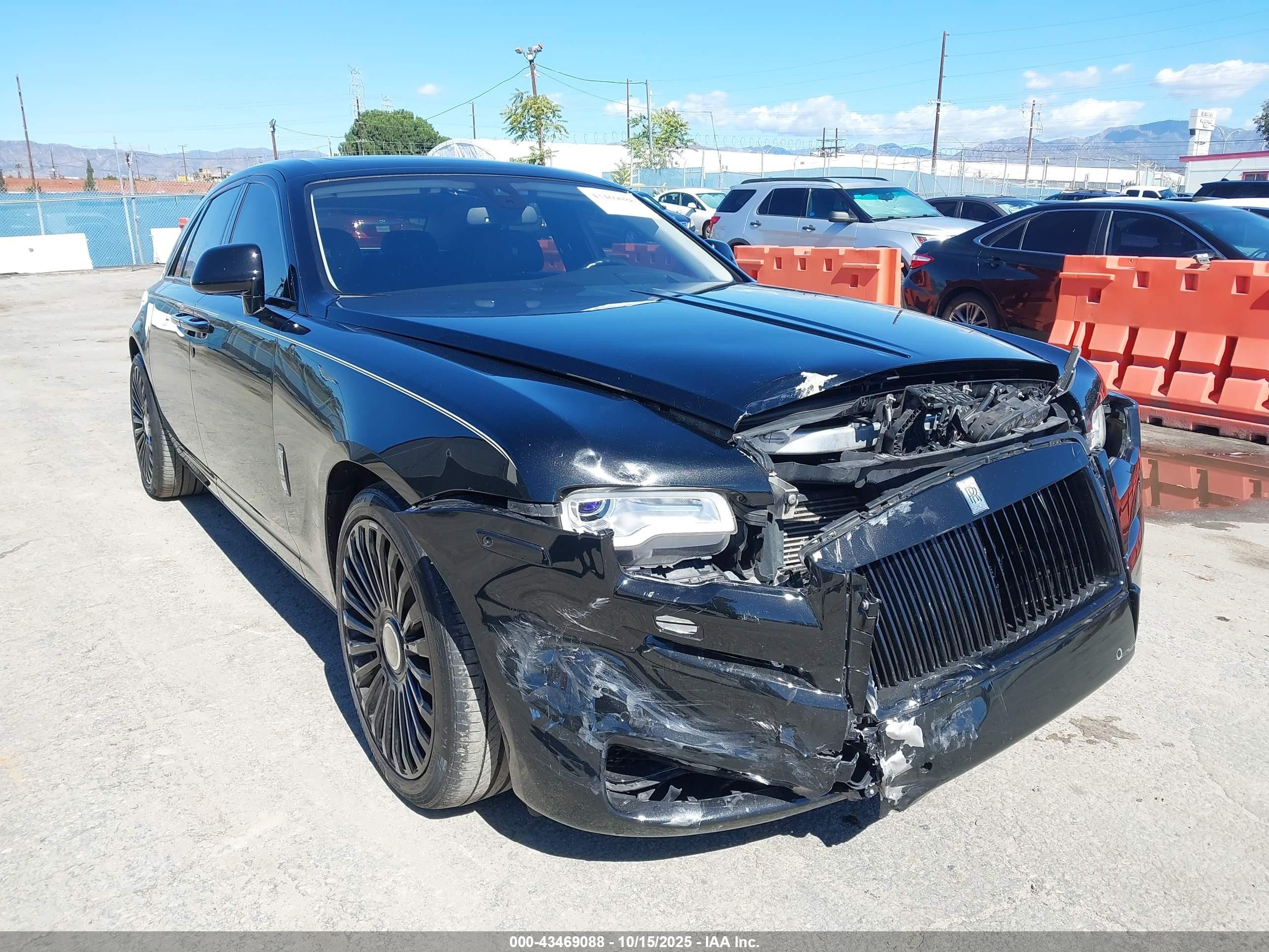 2016 Rolls-Royce Ghost, VIN SCA664S53GUX53668 — Front end