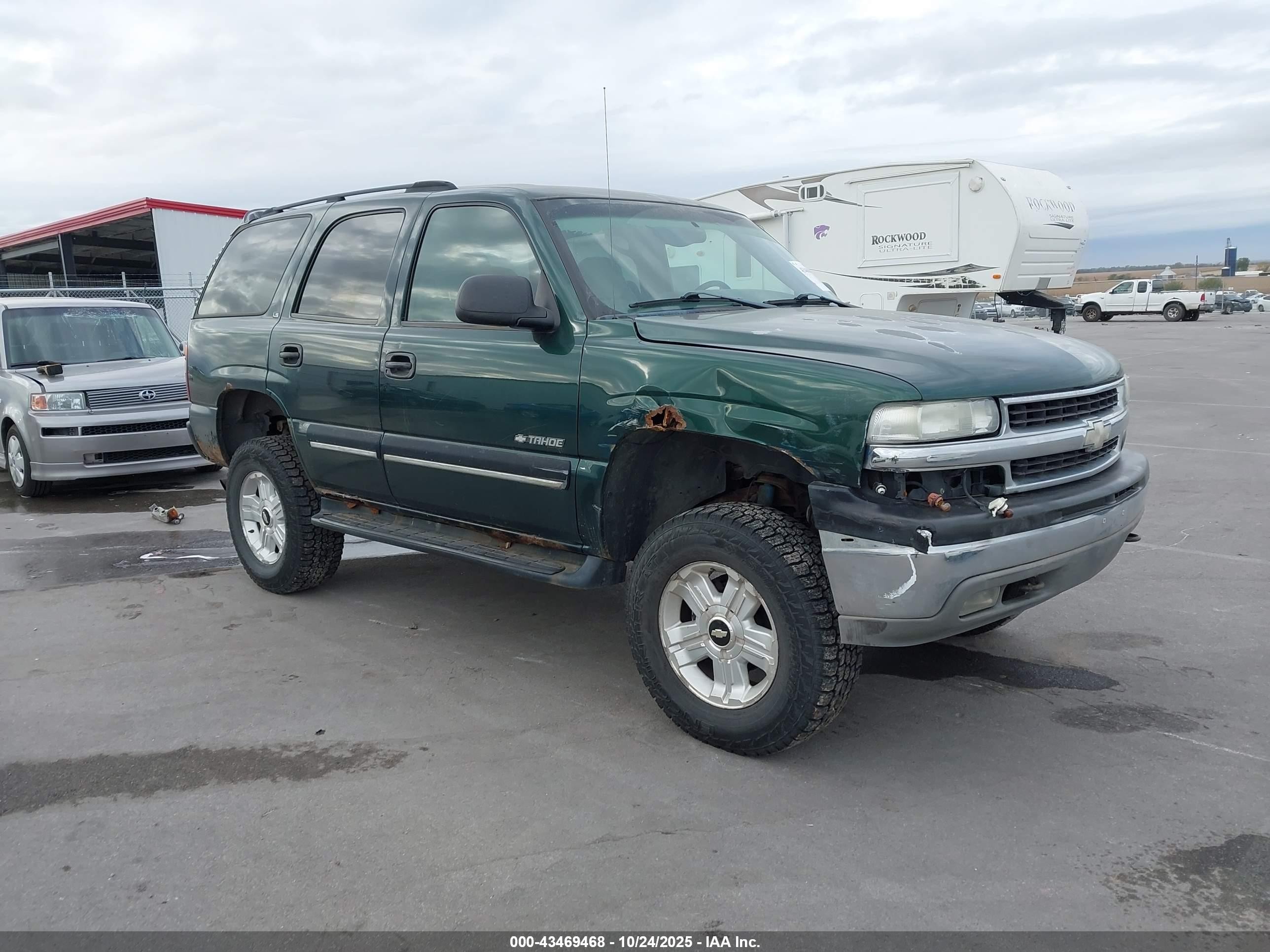 2001 Chevrolet Tahoe LT, VIN 1GNEK13T21J197350 — Front end