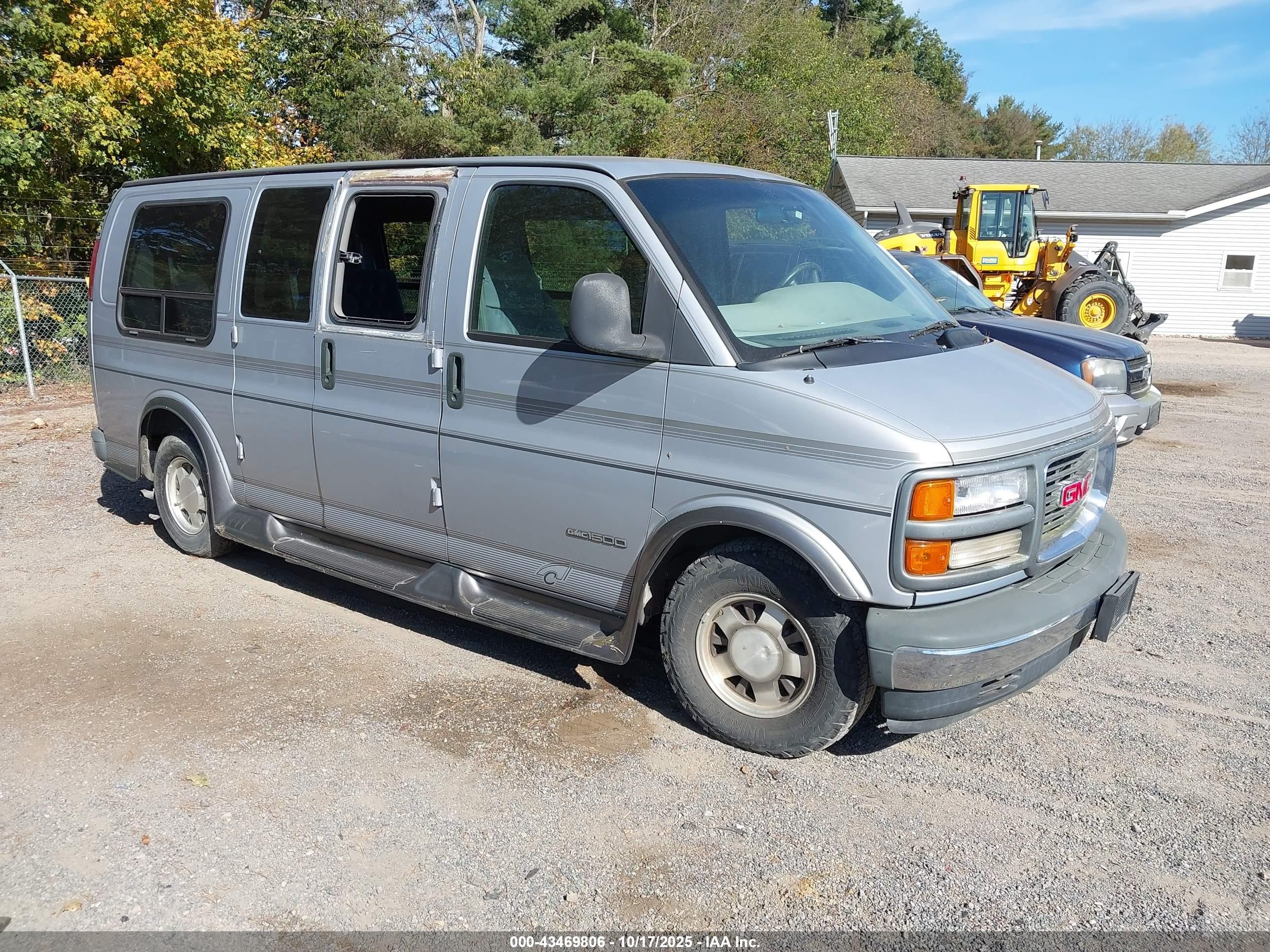 1997 GMC Savana Cargo YF7, VIN 1GDFG15M9V1071797 — Side
