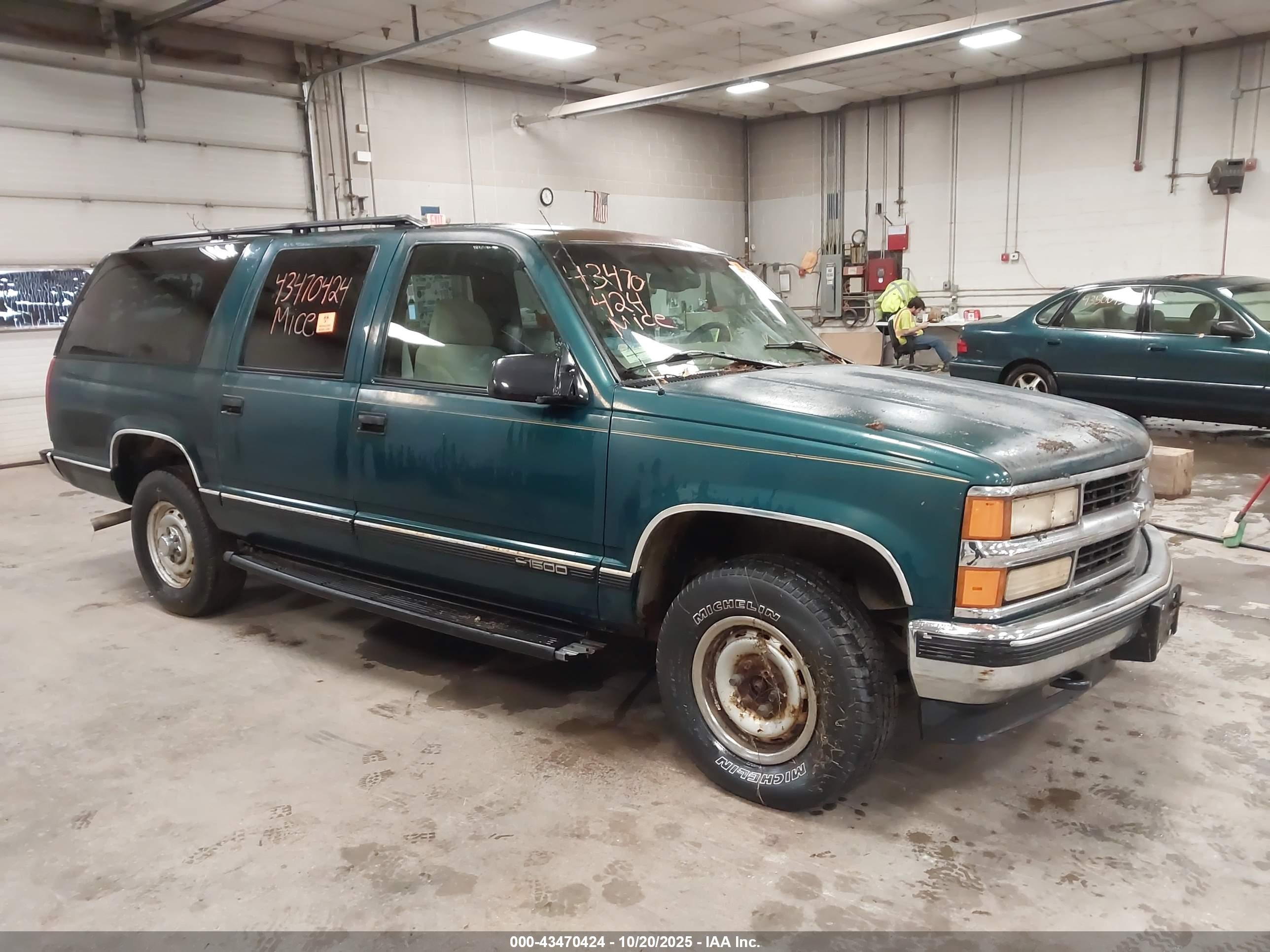 1997 Chevrolet Suburban, VIN 1GNFK16R5VJ439638 — Biohazard / chemical