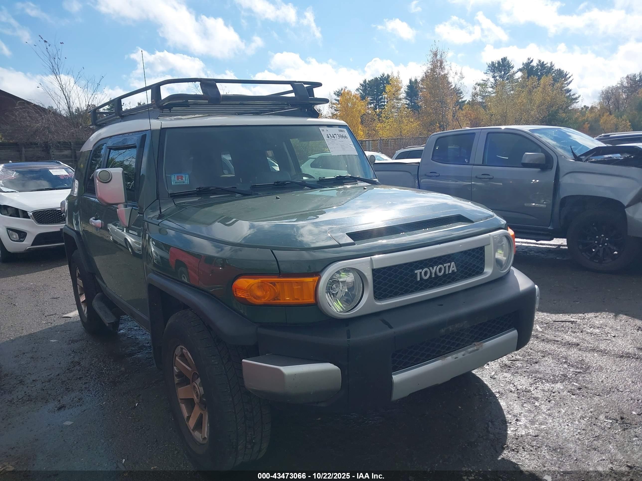 2014 Toyota FJ Cruiser, VIN JTEBU4BF5EK190603 — Side