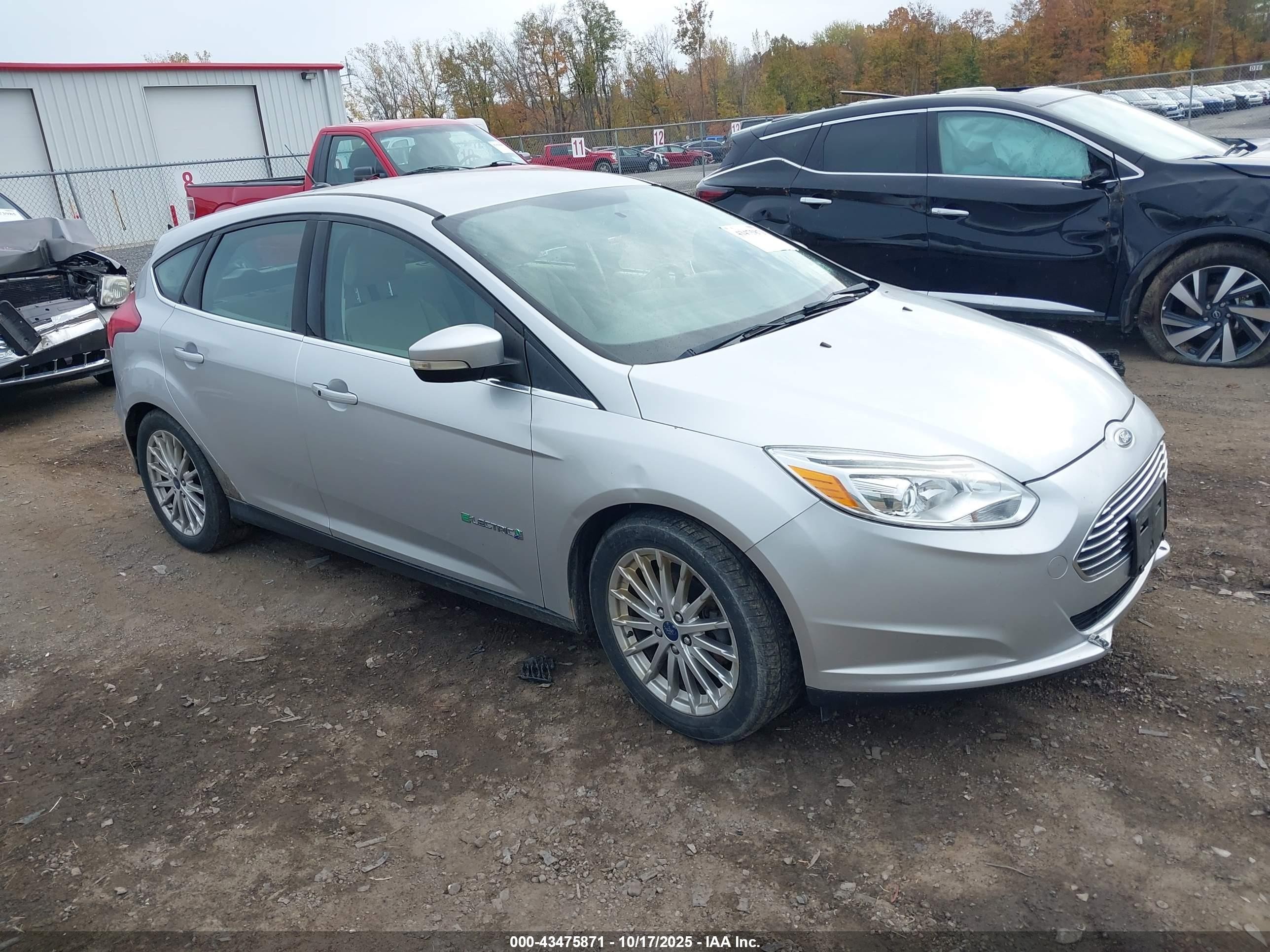 2016 Ford Focus Electric, VIN 1FADP3R48GL393118 — Front end