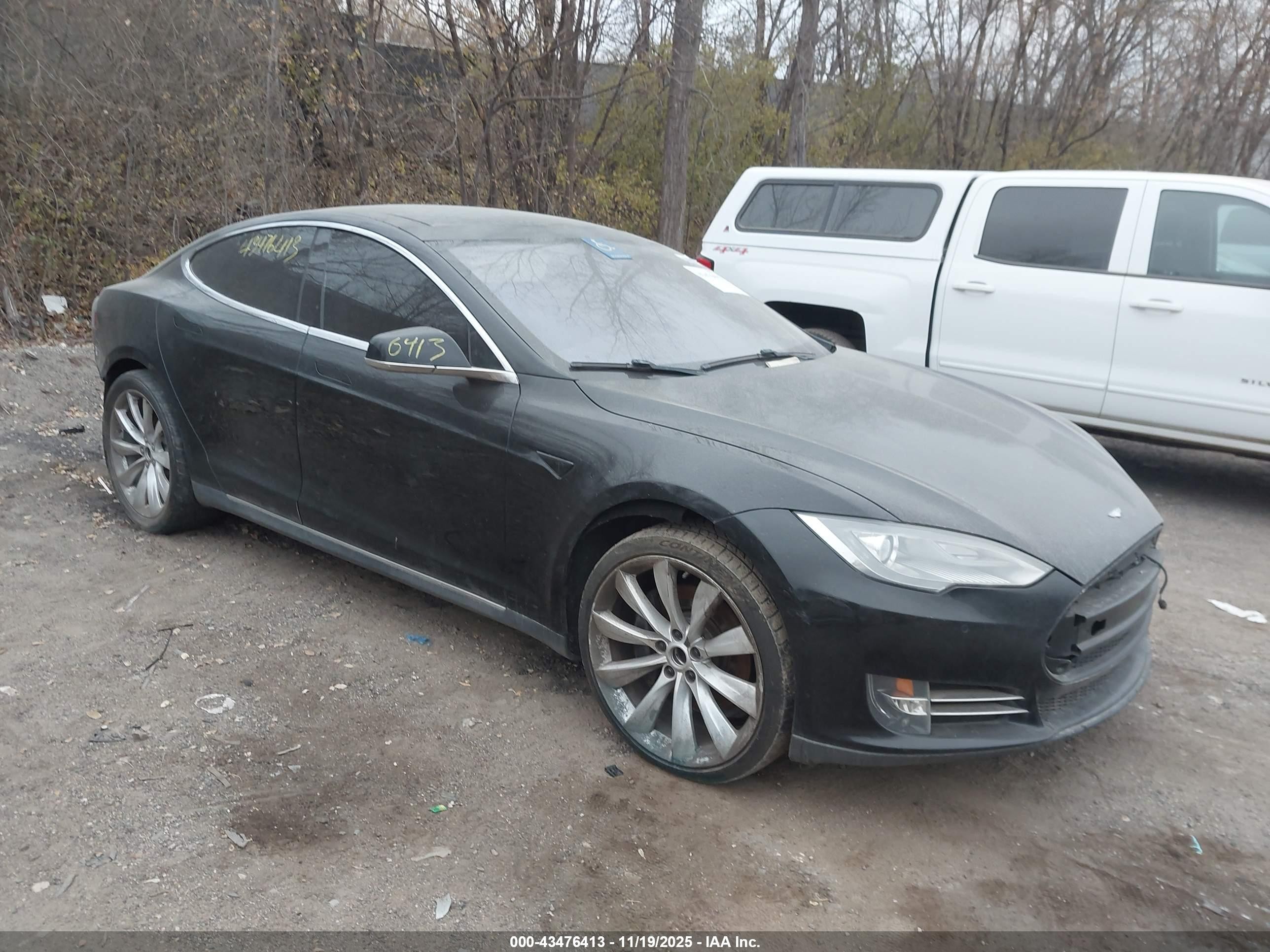 2014 Tesla Model S 60, VIN 5YJSA1H17EFP53011 — Engine fire