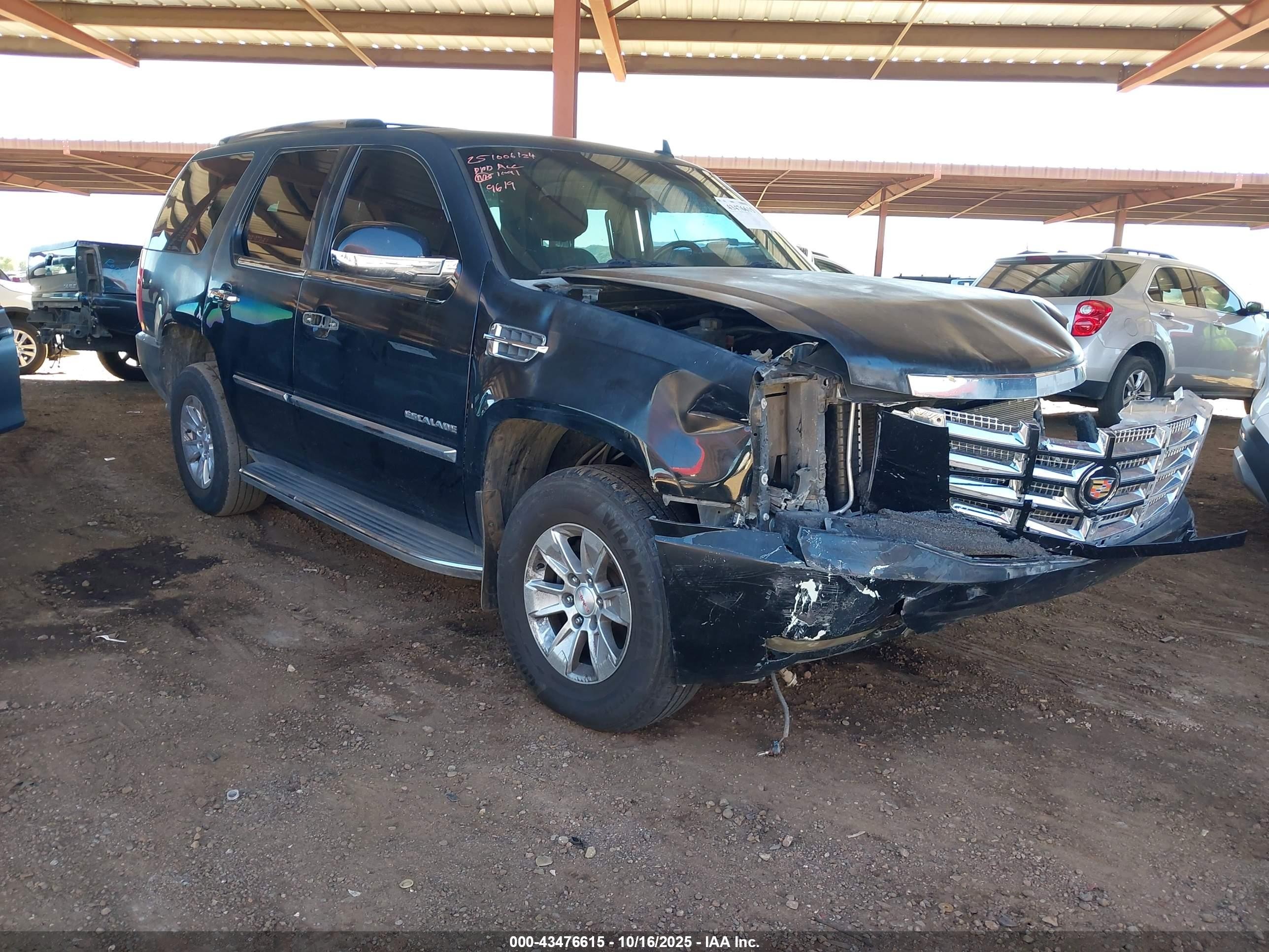 2014 Cadillac Escalade Luxury, VIN 1GYS3BEF8ER179619 — Front end