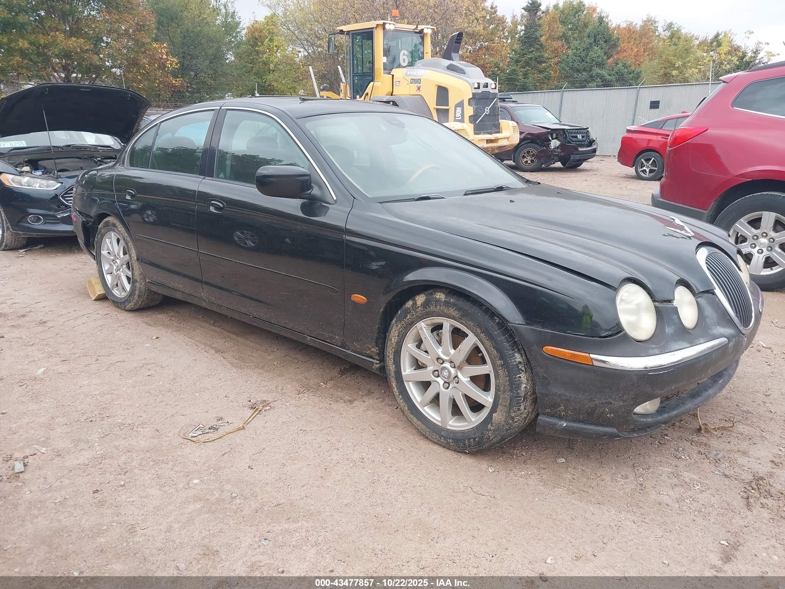 2000 Jaguar S-Type V8, VIN SAJDA01DXYGL50420 — Rear end