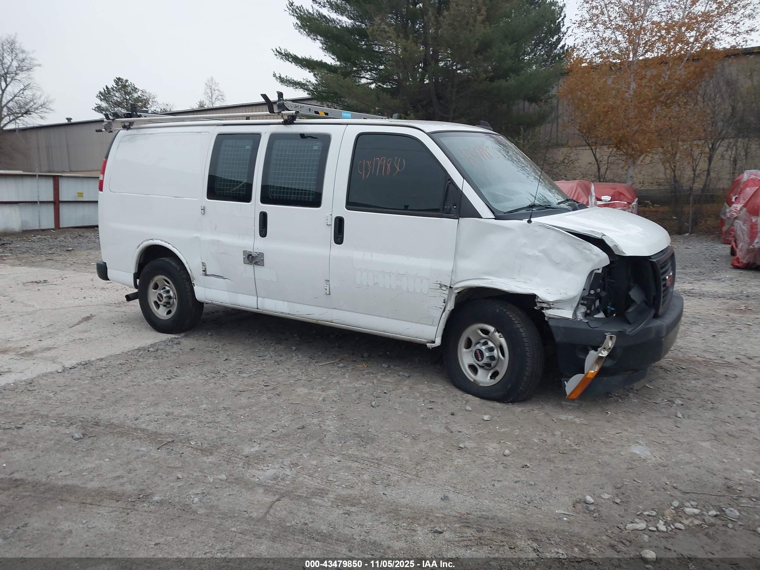 2018 GMC Savana Cargo, VIN 1GTW7AFGXJ1332376 — Side