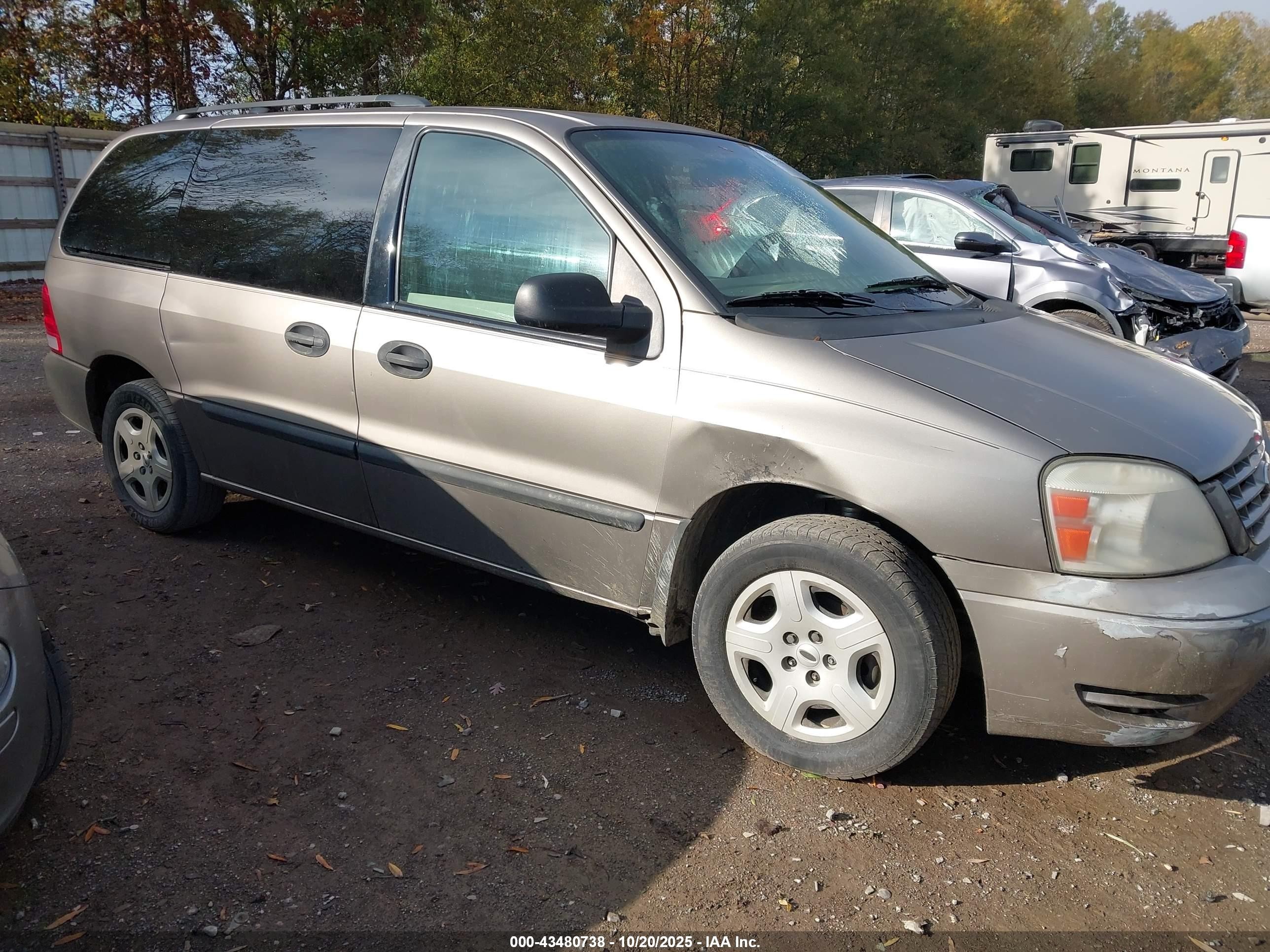 2005 Ford Freestar SE, VIN 2FMZA516X5BA01906 — Front end