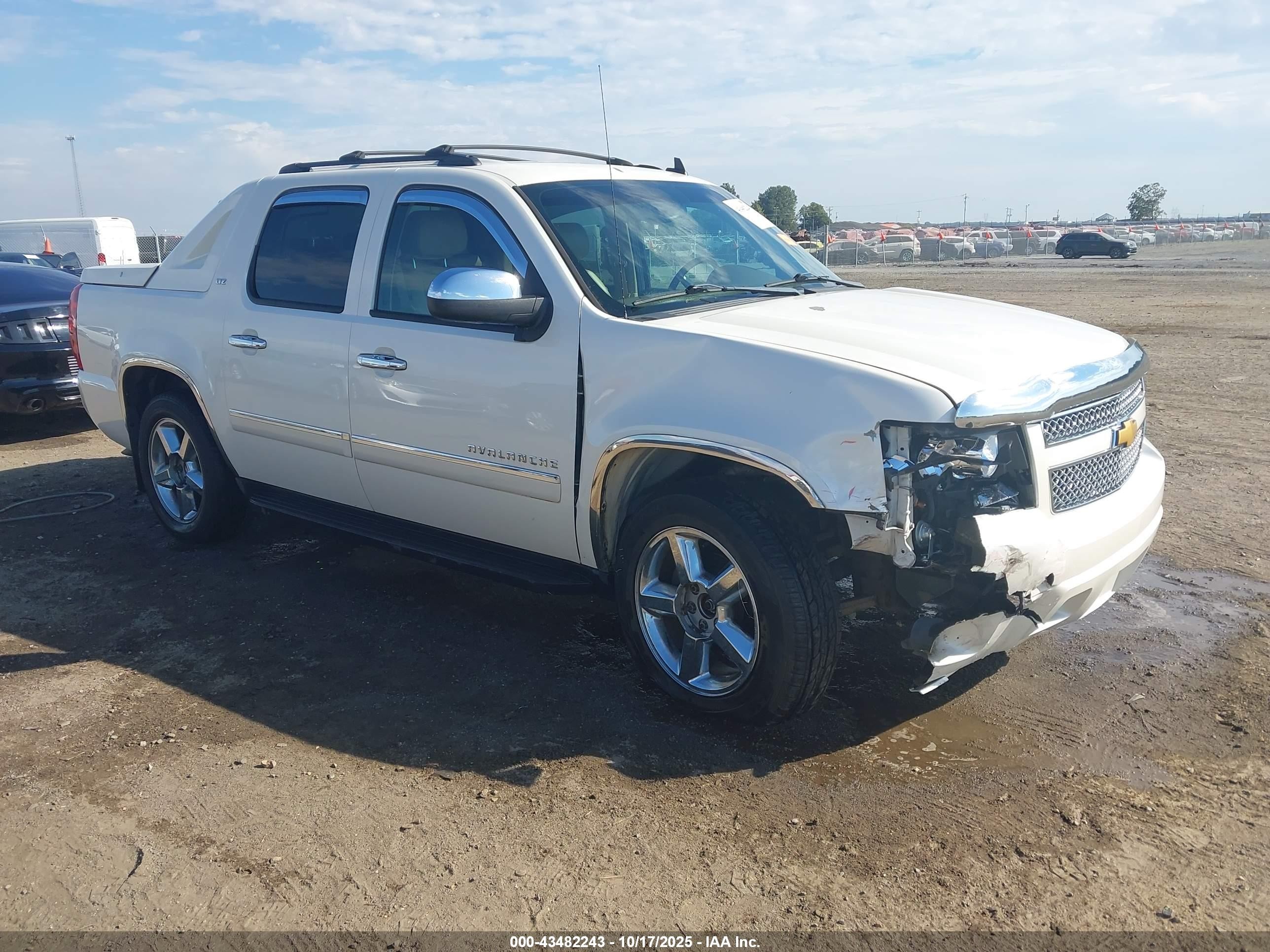 2012 Chevrolet Avalanche LTZ, VIN 3GNTKGE74CG130912 — Перед