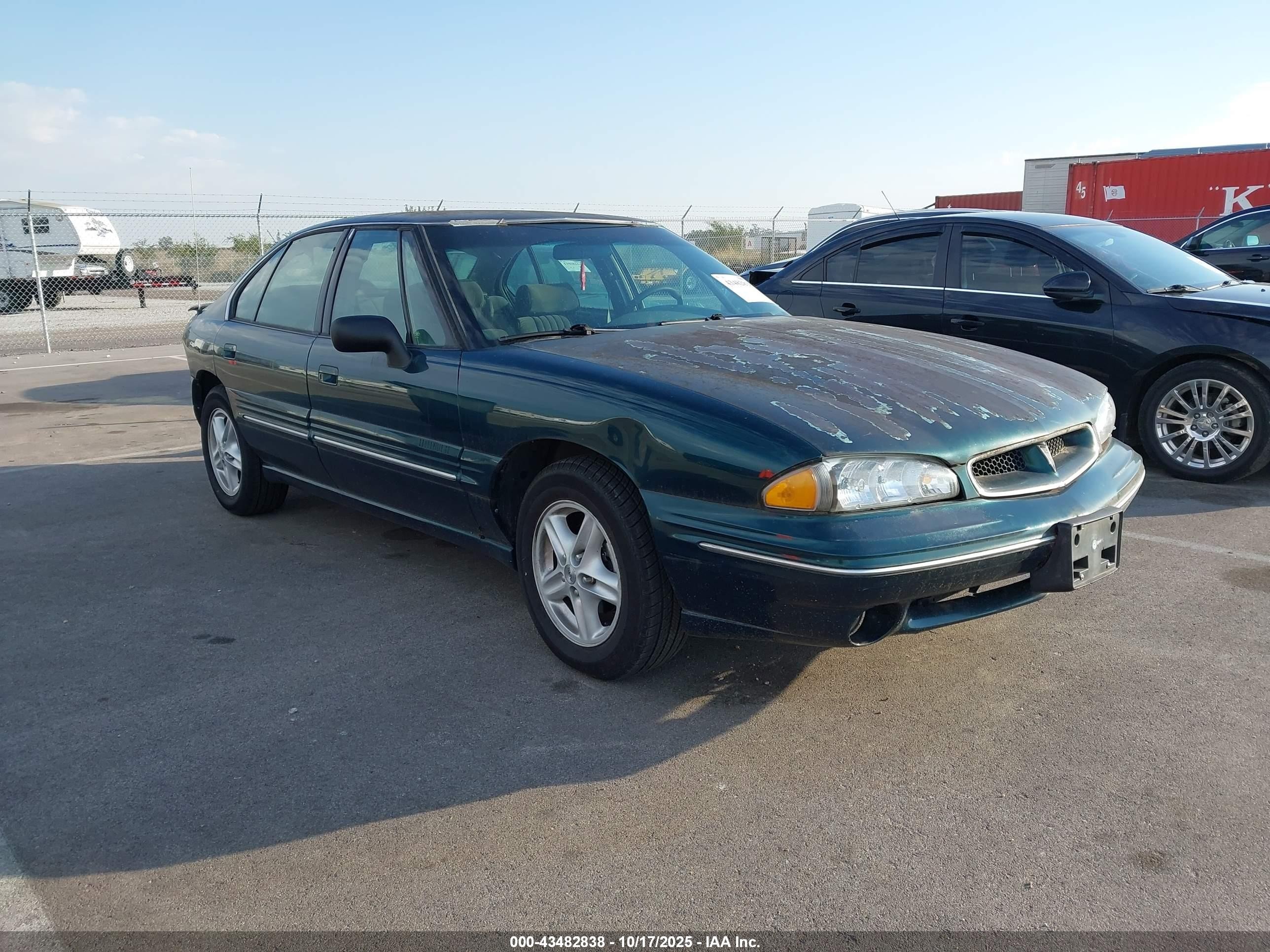 1999 Pontiac Bonneville SE, VIN 1G2HX52K1XH201139 — Rear end