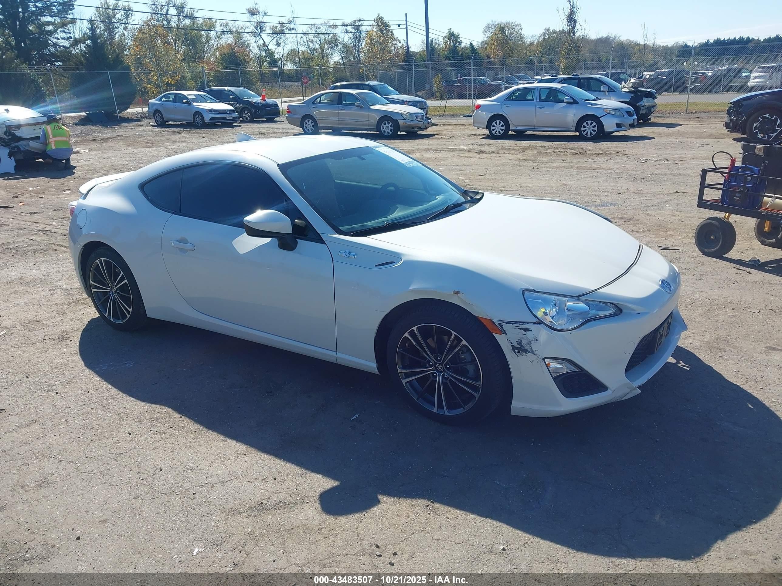 2015 Scion FR-S, VIN JF1ZNAA18F8704002 — Front end