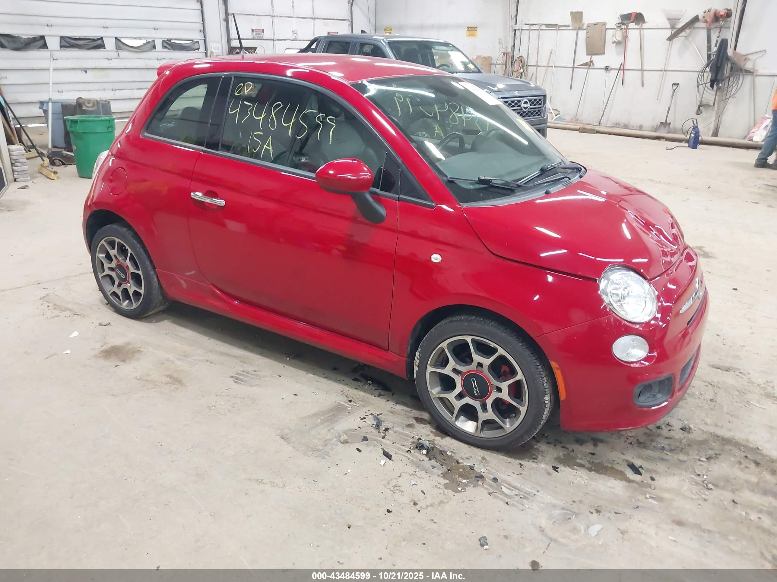 2015 FIAT 500 Sport, VIN 3C3CFFBR7FT657386 — Front end